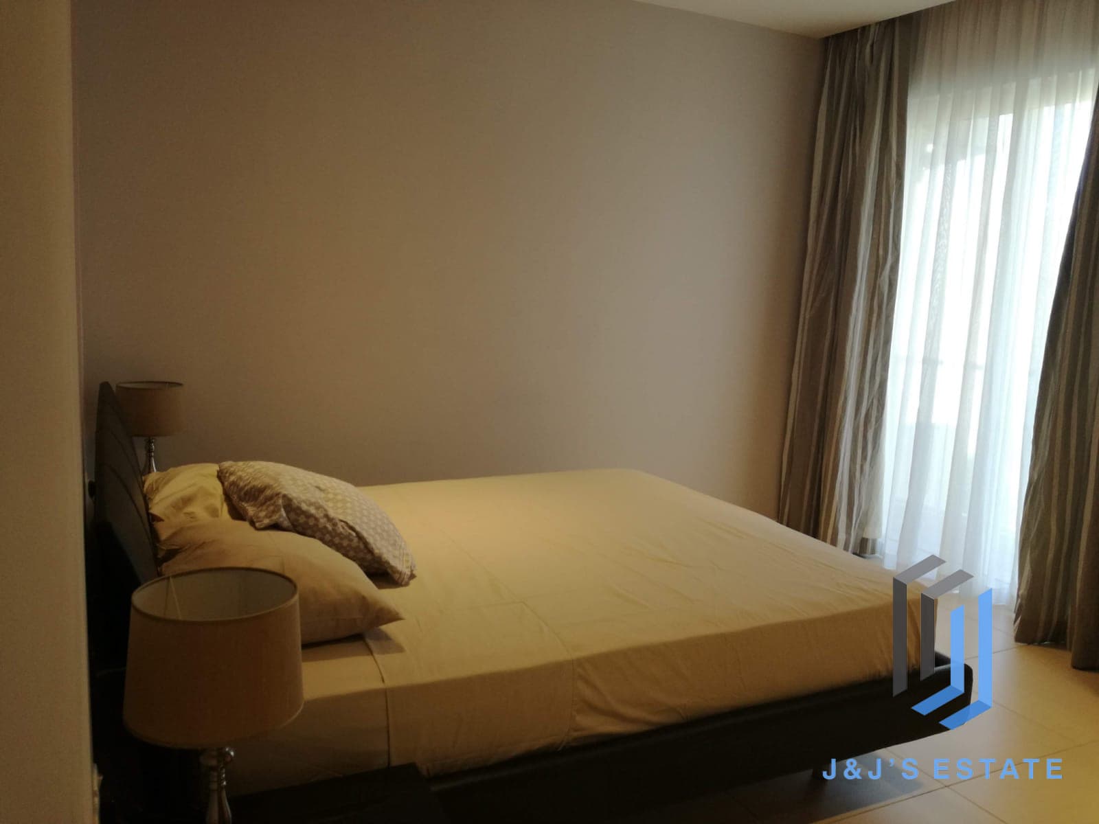 Modern Sliema Apartment with Two Bedrooms for Rent · 11