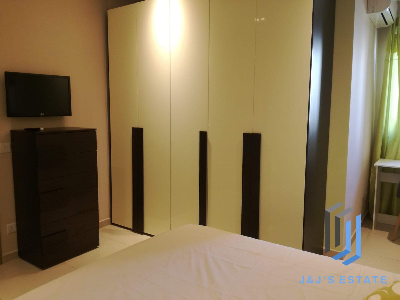Modern Sliema Apartment with Two Bedrooms for Rent · 9