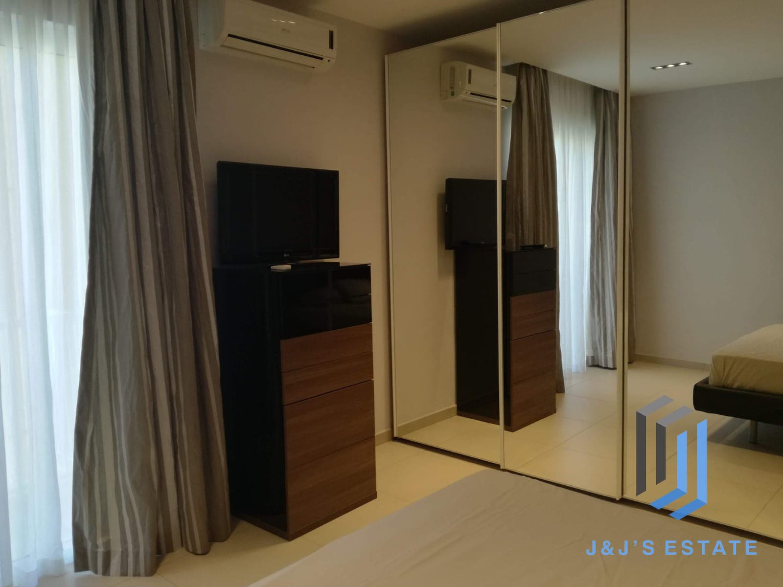Modern Sliema Apartment with Two Bedrooms for Rent · 10
