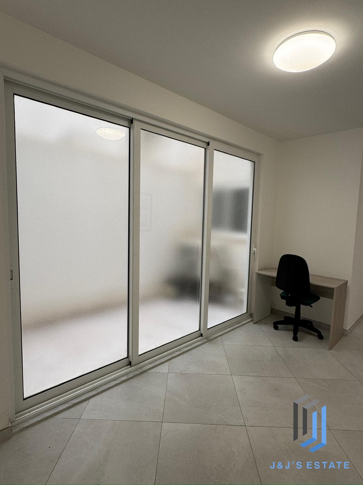 Modern Two Bedroom Ground Floor with Pool · 6
