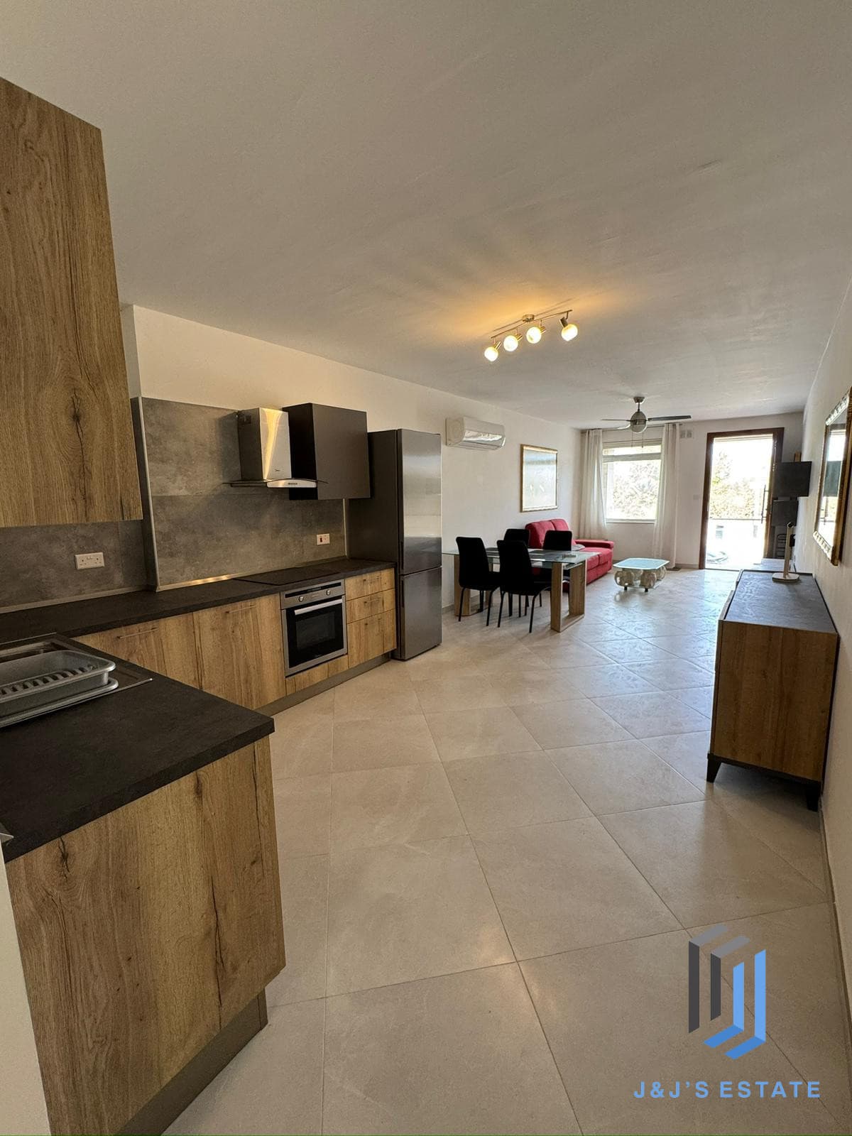 Modern Two Bedroom Ground Floor with Pool · 11