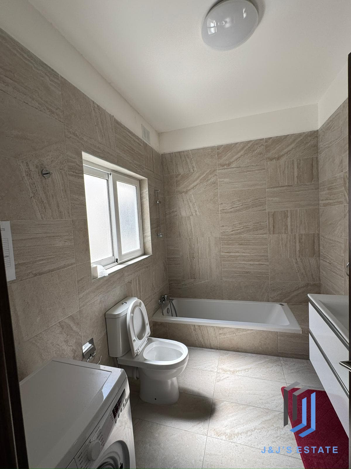 Modern Furnished Two Bedroom Penthouse in Central Mosta · 10