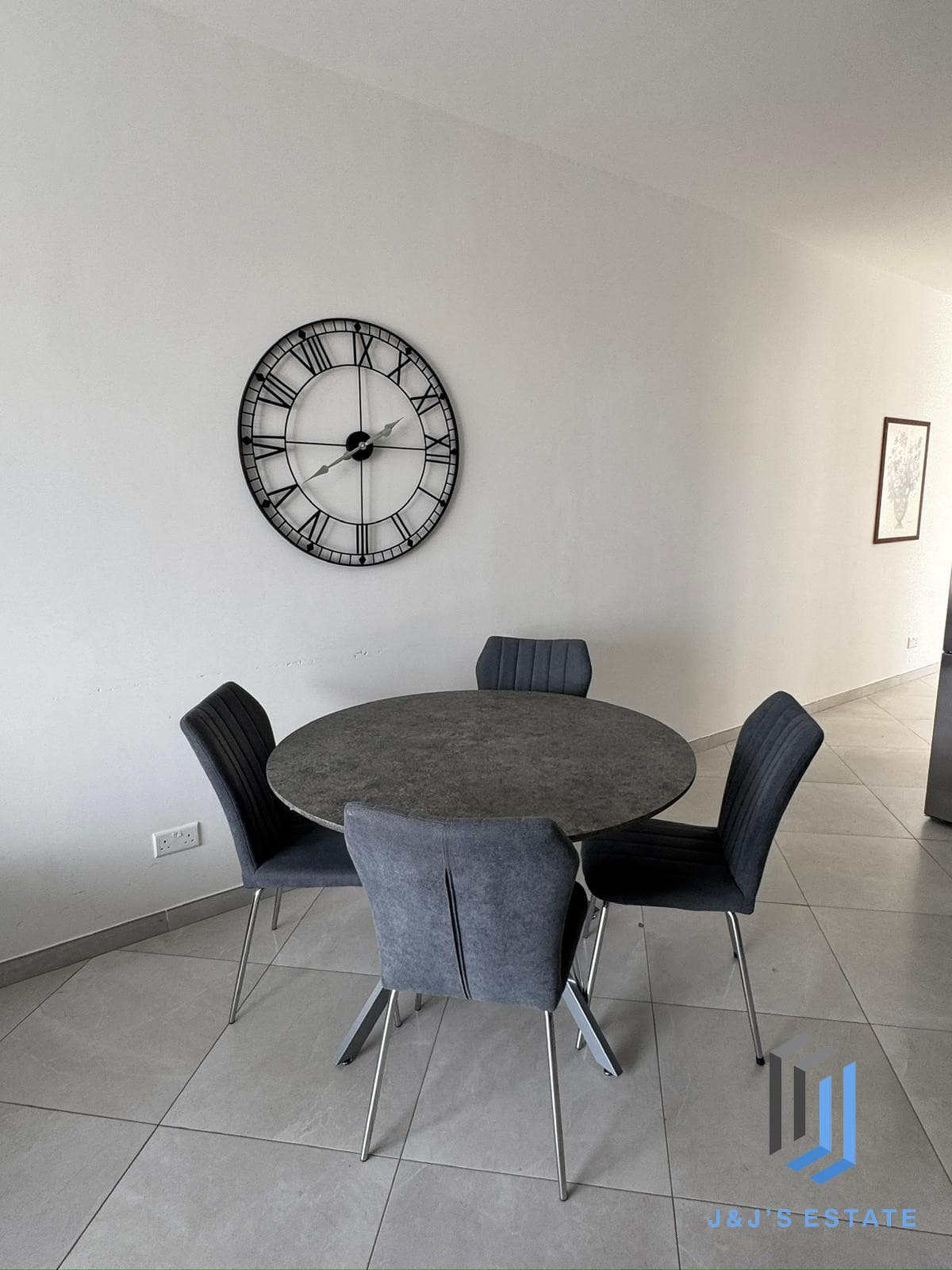 Modern Furnished Two Bedroom Penthouse in Central Mosta · 6