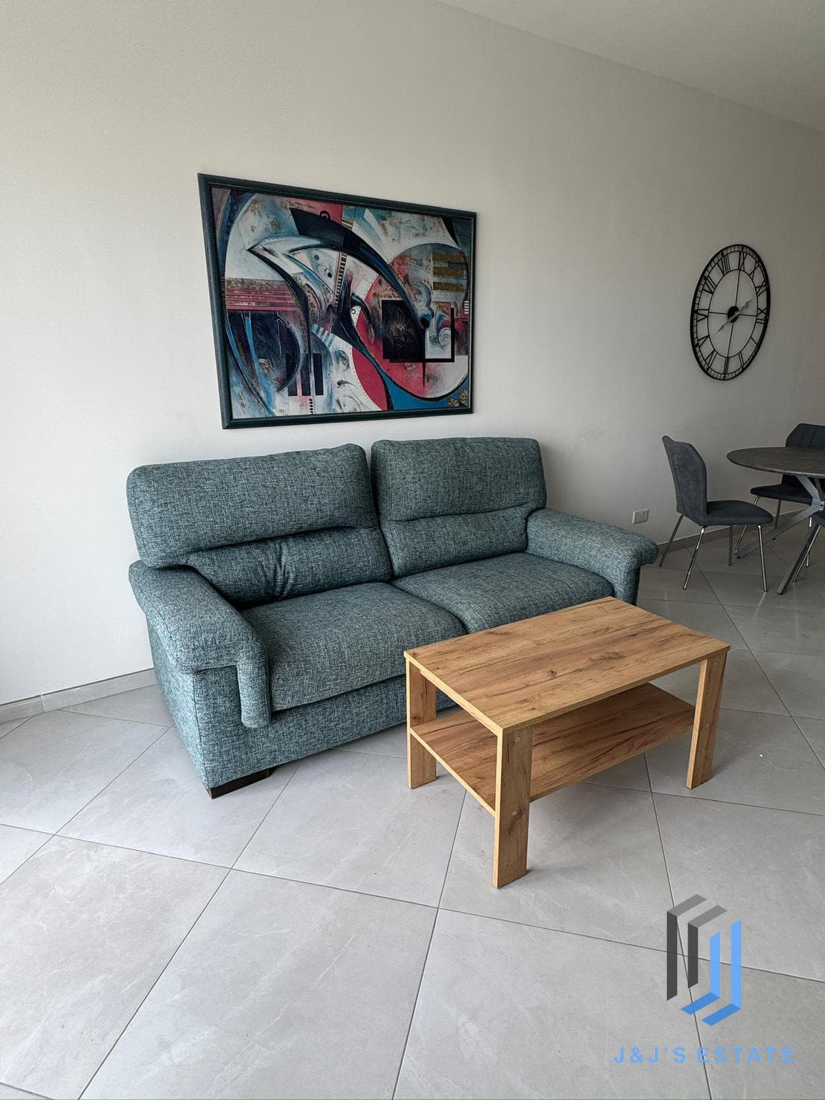 Modern Furnished Two Bedroom Penthouse in Central Mosta · 3