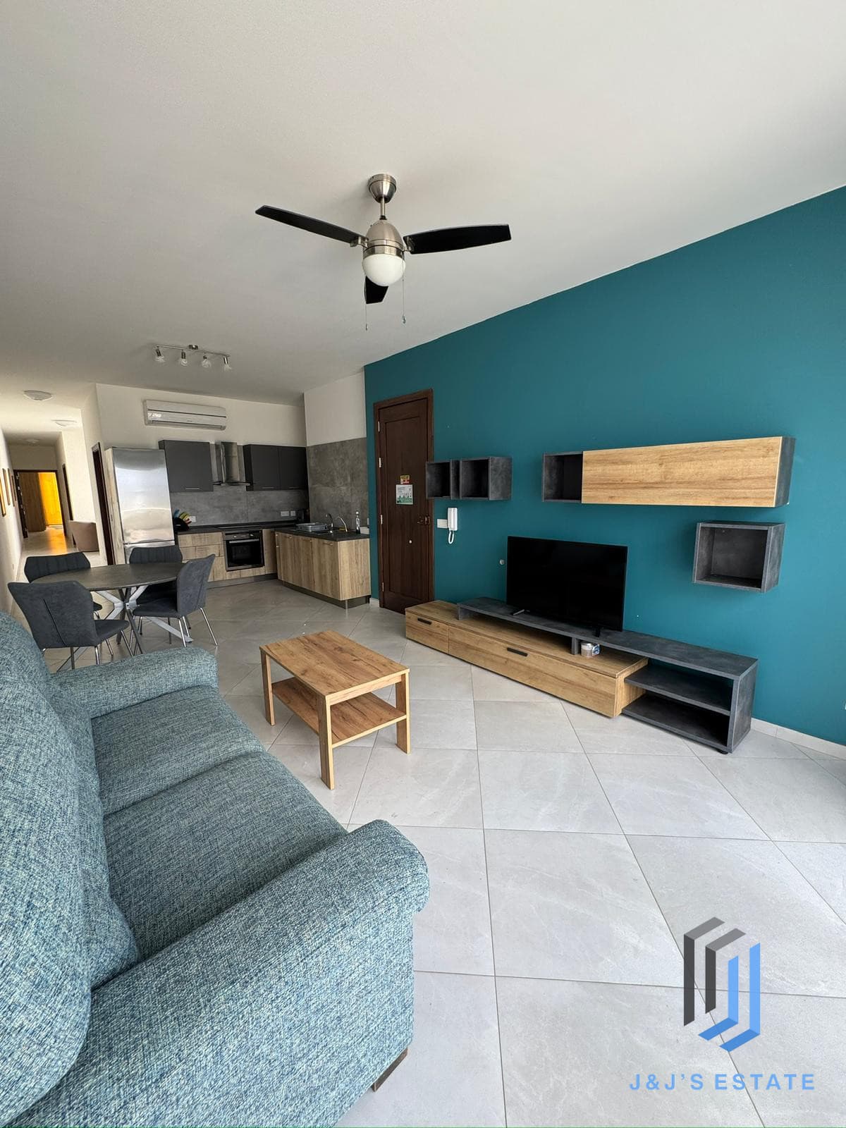 Modern Furnished Two Bedroom Penthouse in Central Mosta · 4