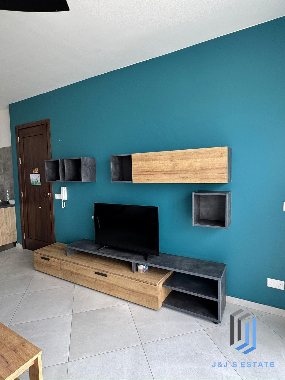 Modern Furnished Two Bedroom Penthouse in Central Mosta · 5