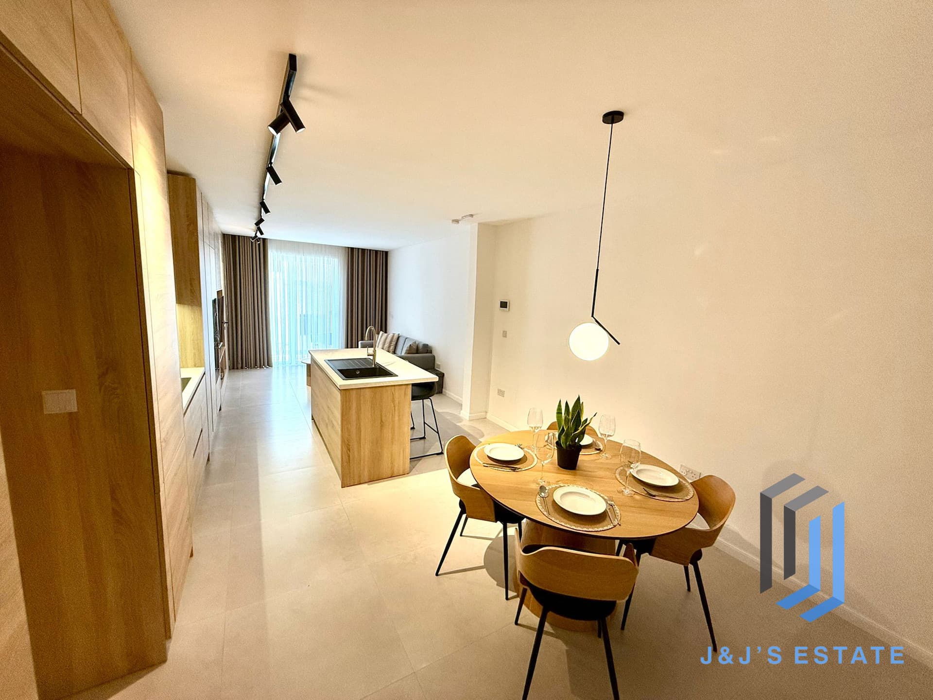 Three-bedroom furnished apartment in Kirkop, near airport · 2
