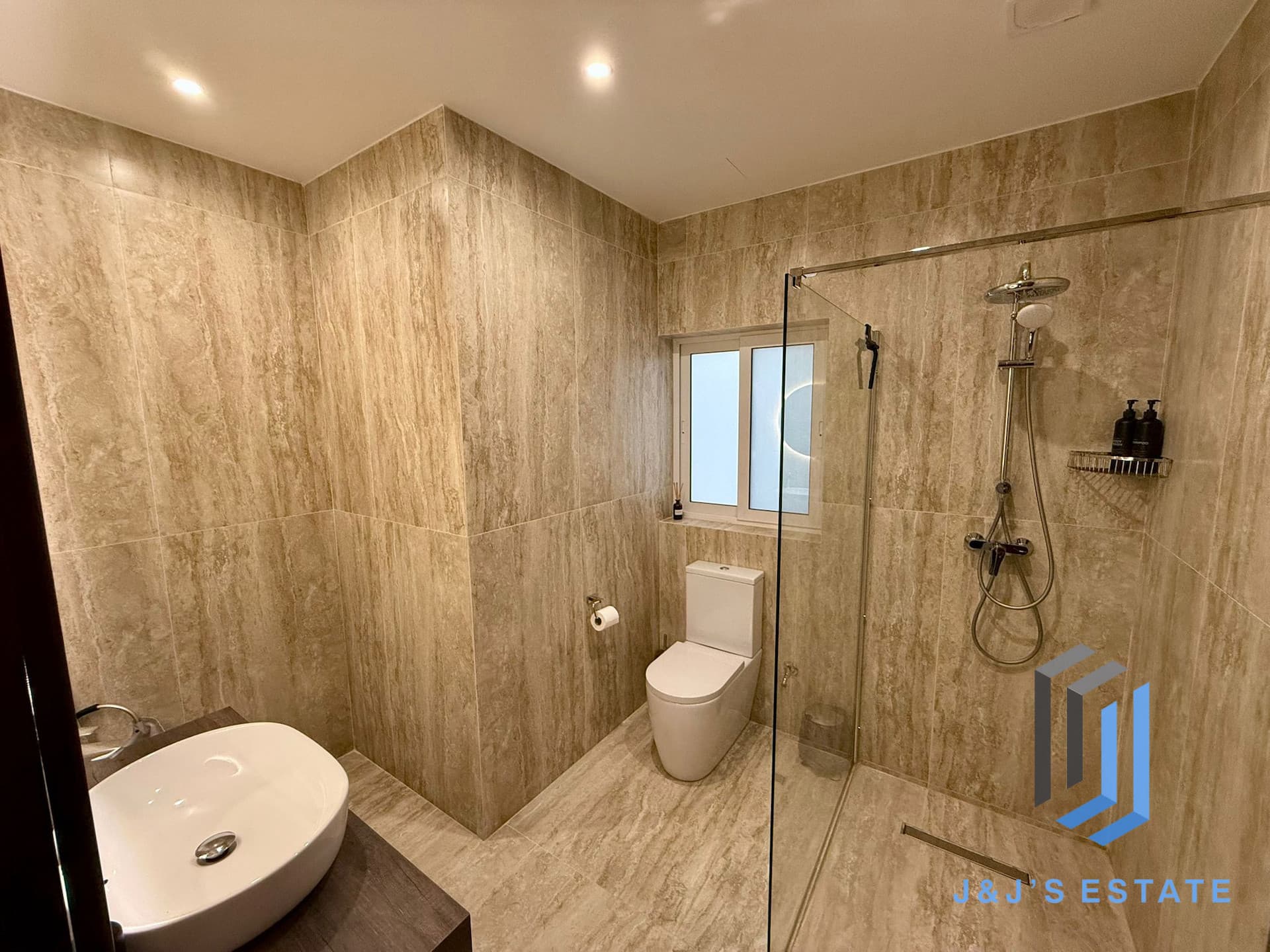 Three-bedroom furnished apartment in Kirkop, near airport · 18