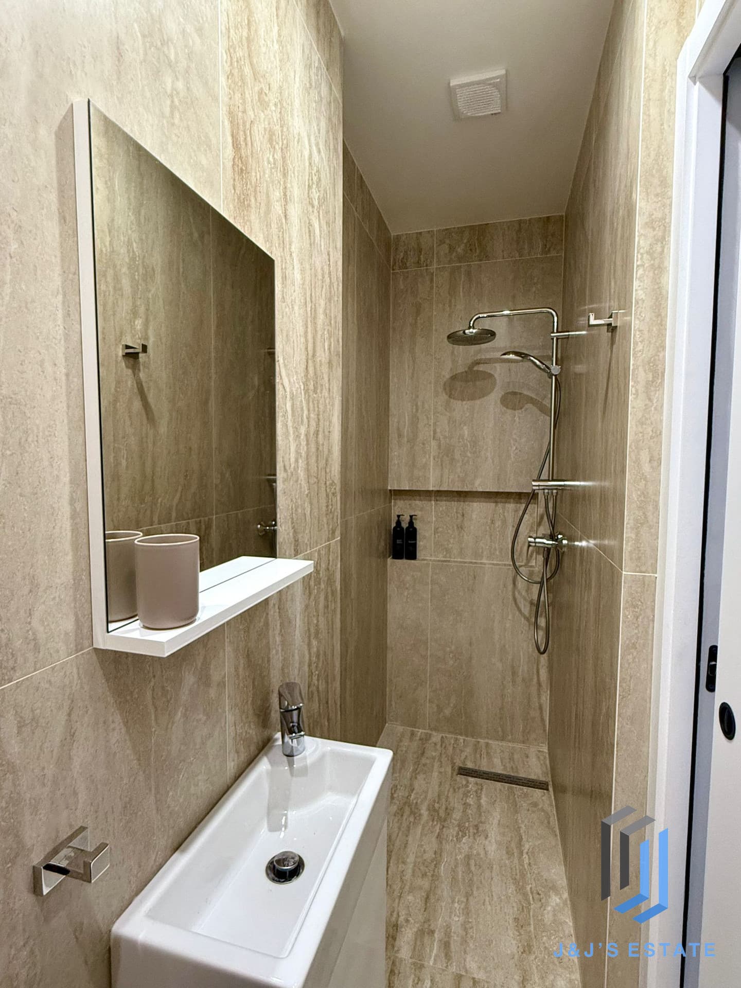 Three-bedroom furnished apartment in Kirkop, near airport · 15