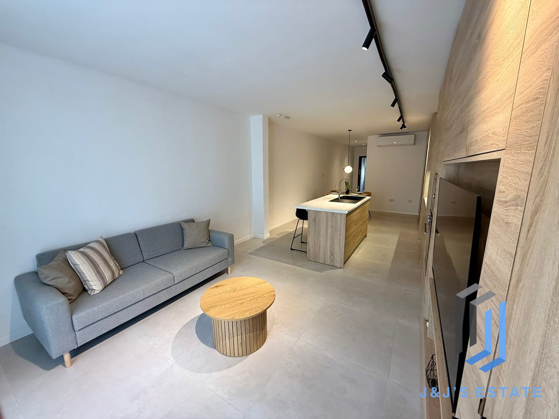 Three-bedroom furnished apartment in Kirkop, near airport · 3