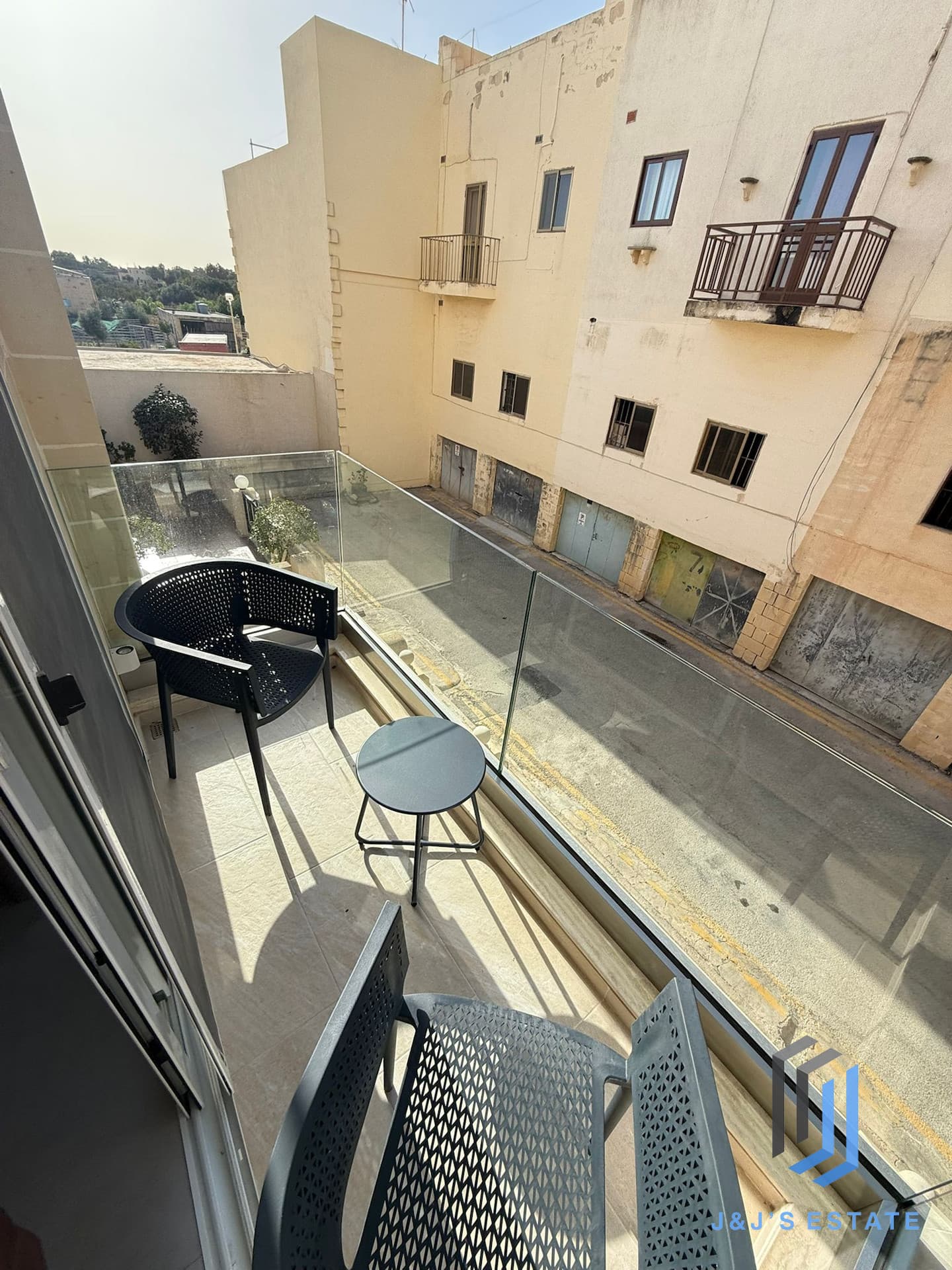 Three-bedroom furnished apartment in Kirkop, near airport · 5