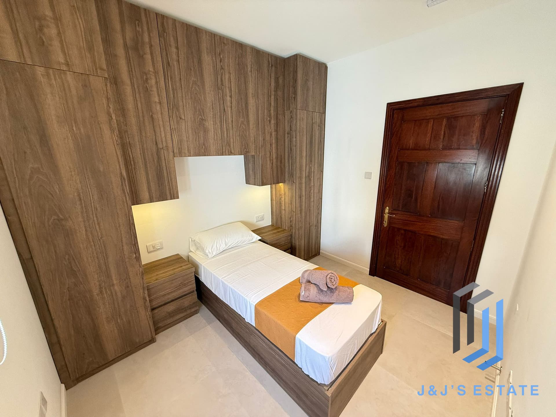 Three-bedroom furnished apartment in Kirkop, near airport · 7