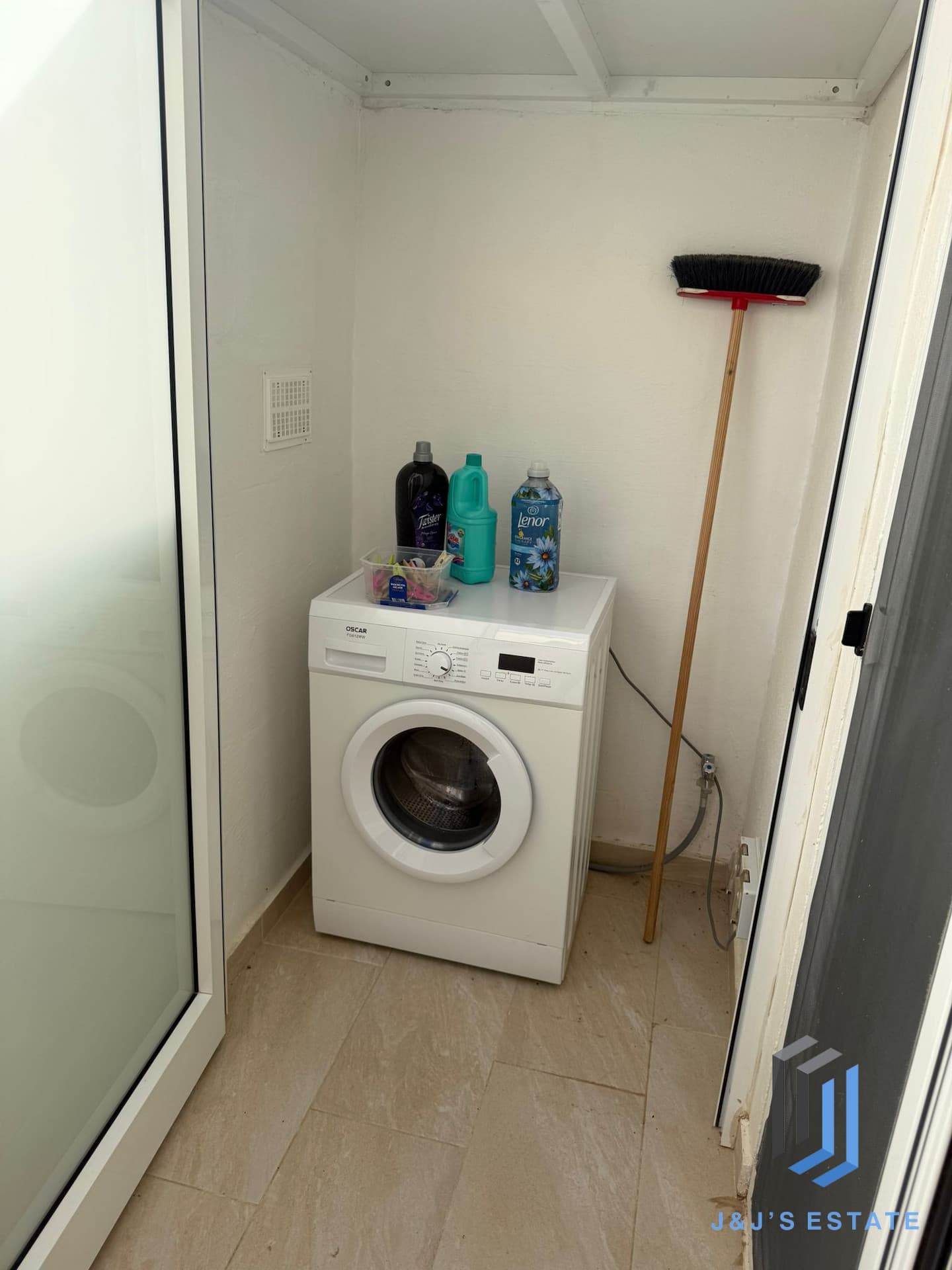 Three-bedroom furnished apartment in Kirkop, near airport · 14