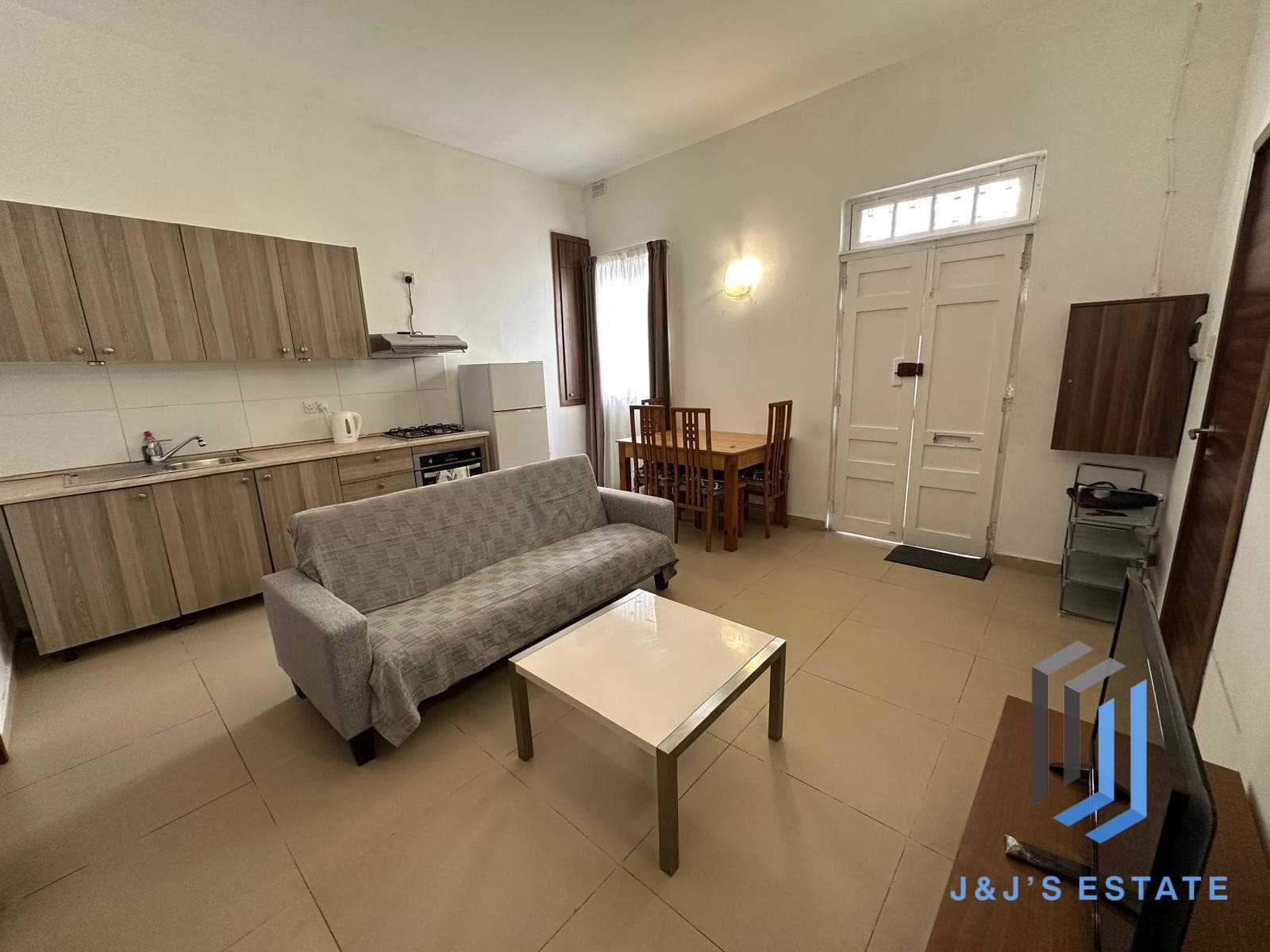 Fully Furnished 2 Bedroom Maisonette · 2