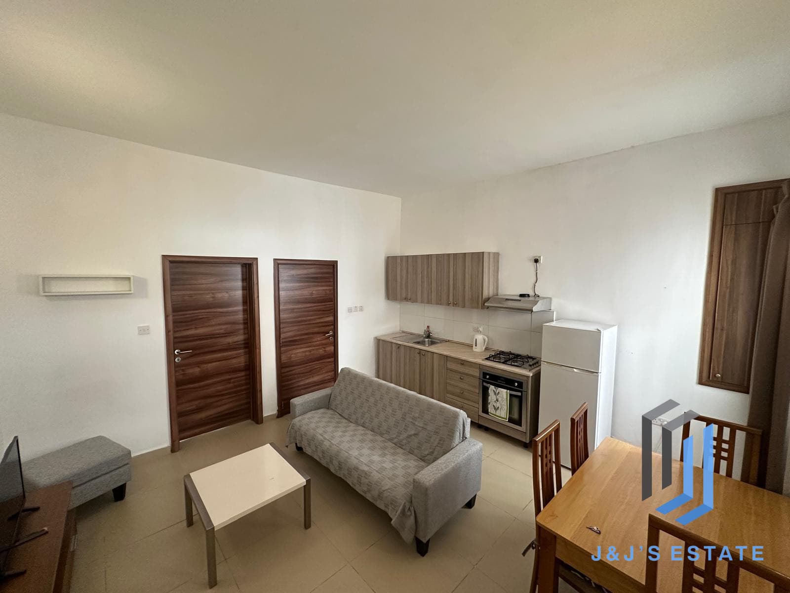 Fully Furnished 2 Bedroom Maisonette · 5
