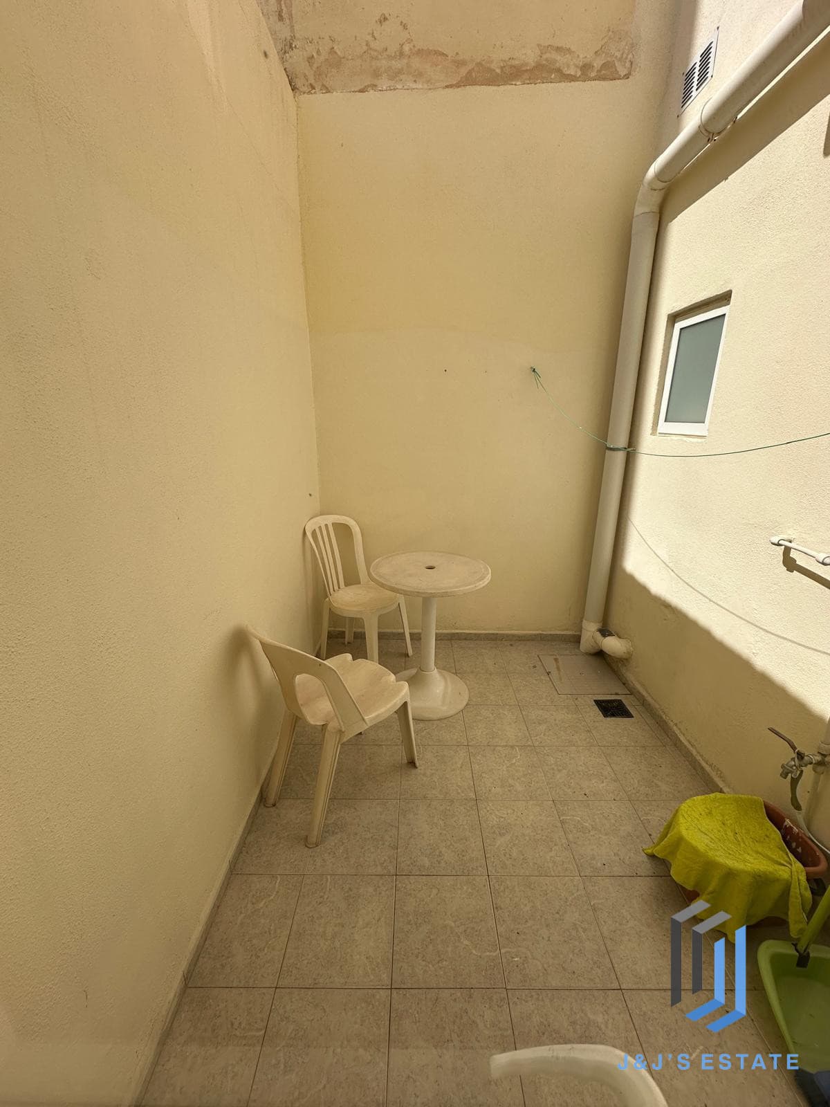 Fully Furnished 2 Bedroom Maisonette · 7