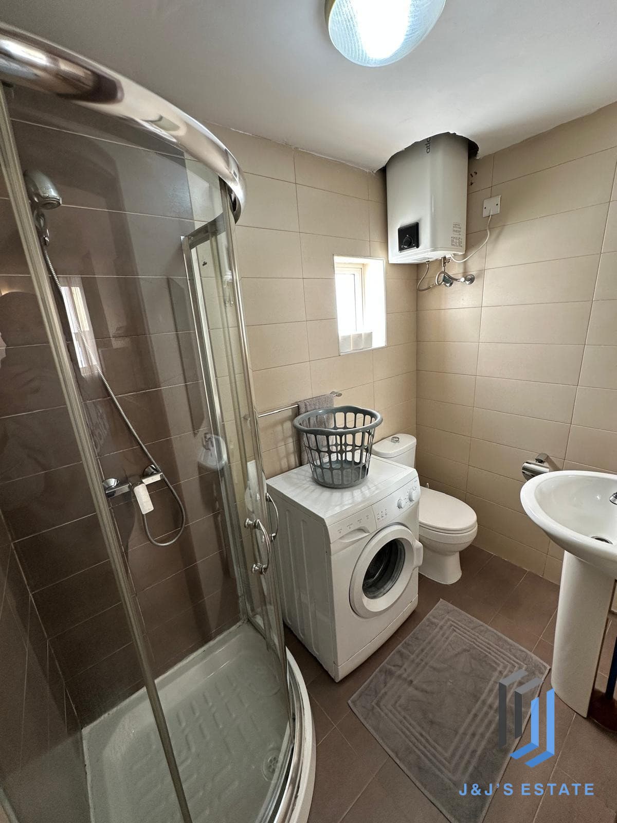 Fully Furnished 2 Bedroom Maisonette · 6