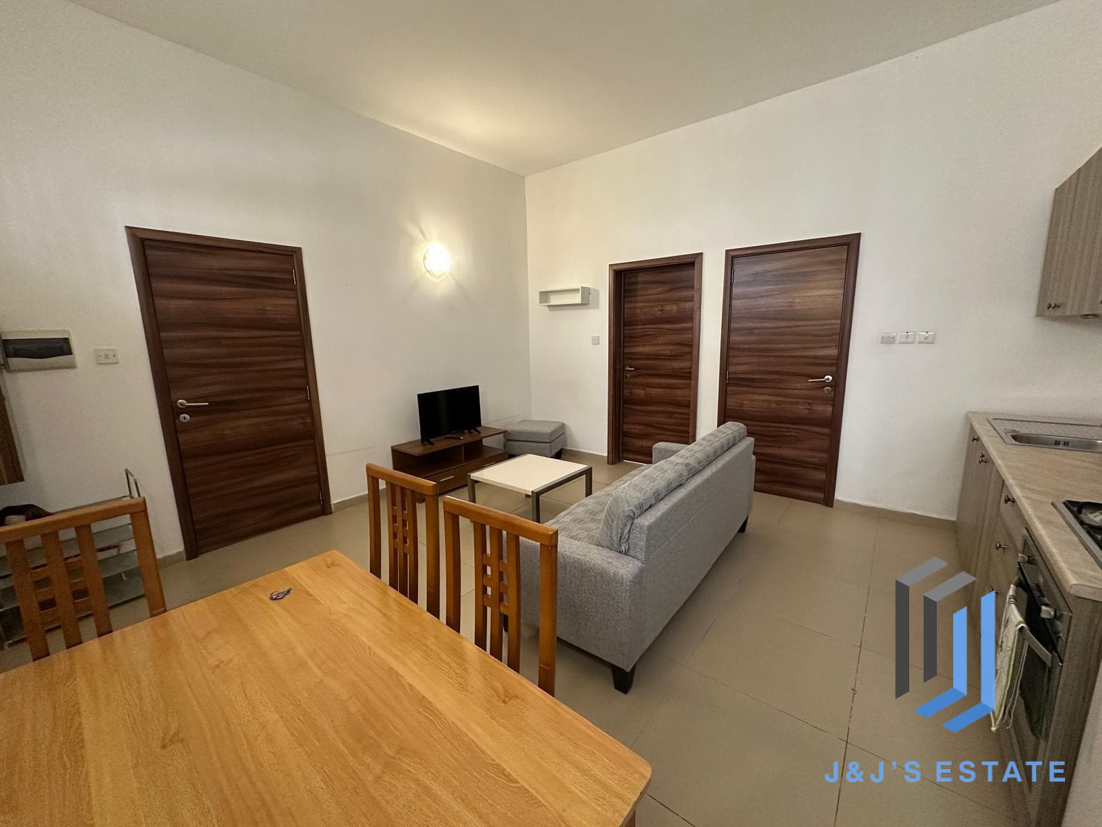 Fully Furnished 2 Bedroom Maisonette · 3