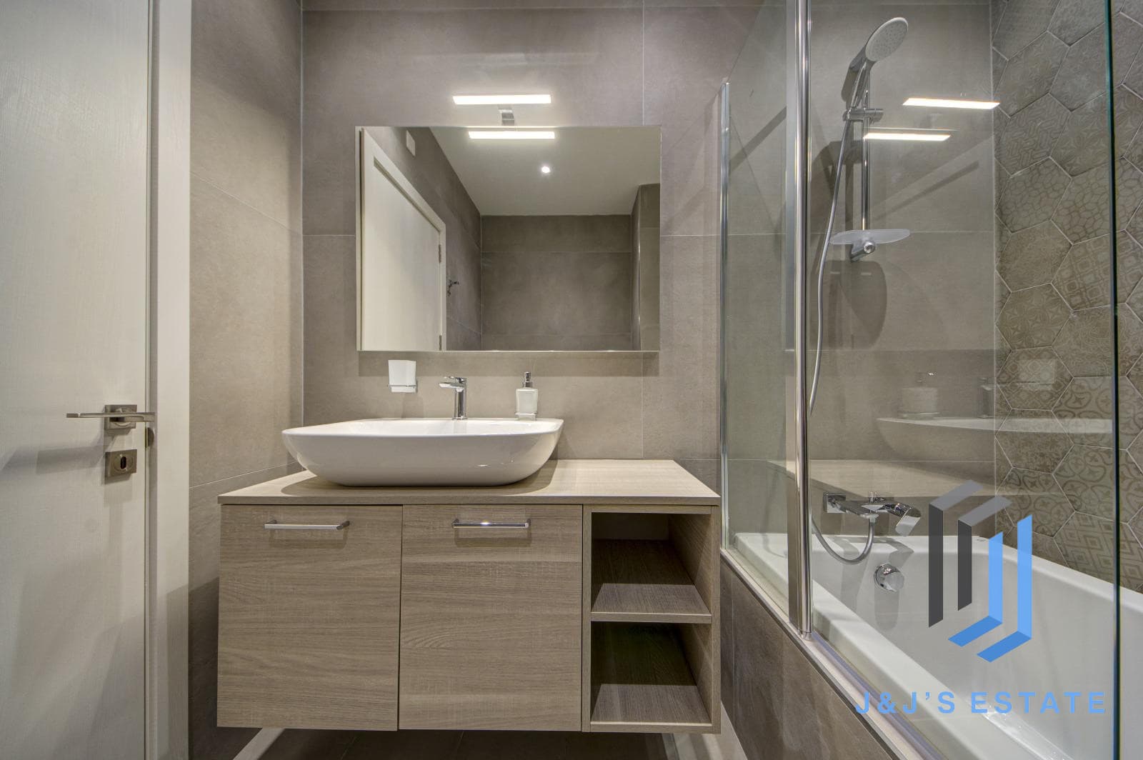 Fully Furnished Two Bedroom Maisonette in Historic Birgu · 11