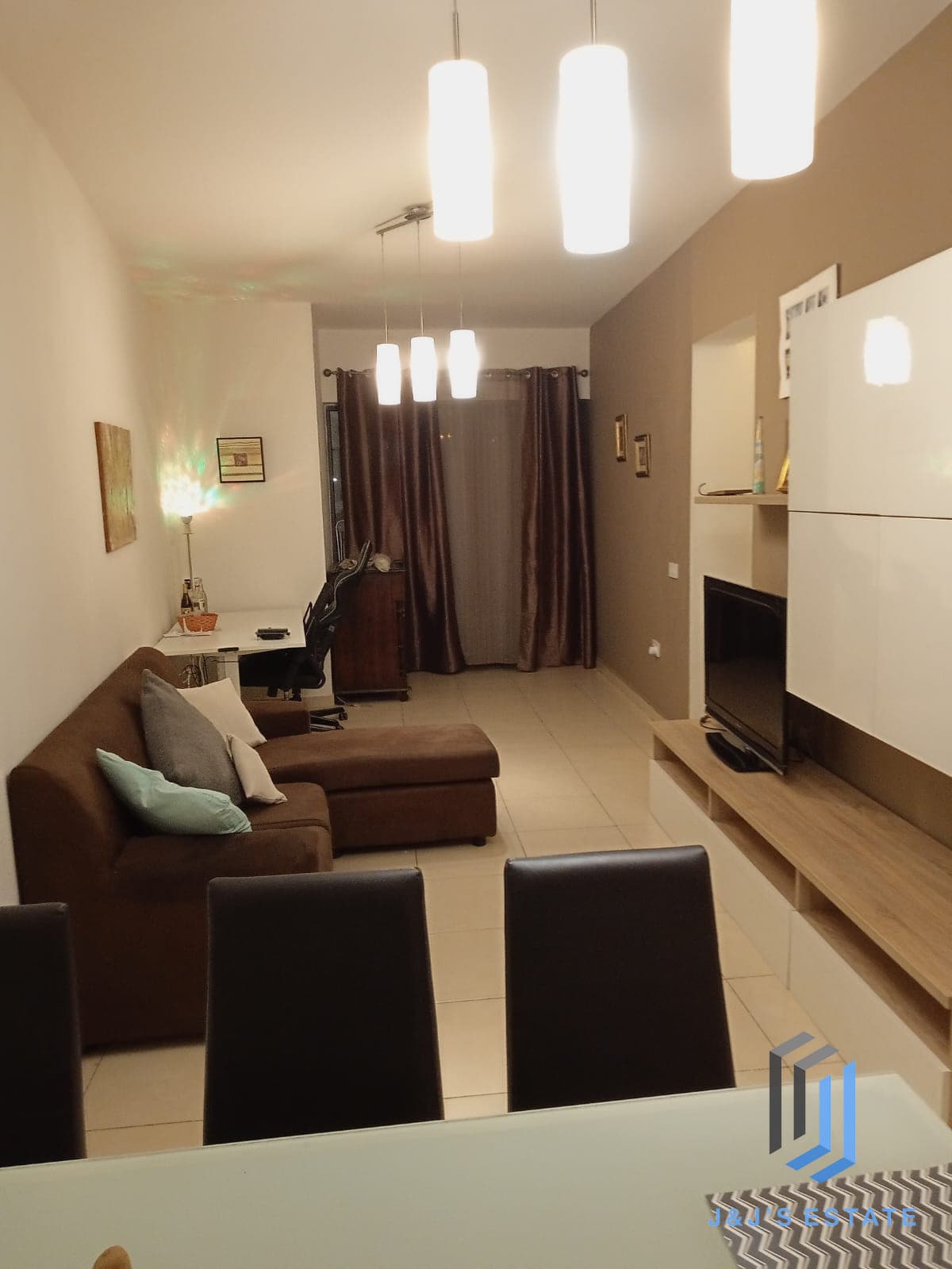 Fully furnished two‑bedroom penthouse with terrace in Msida · 4