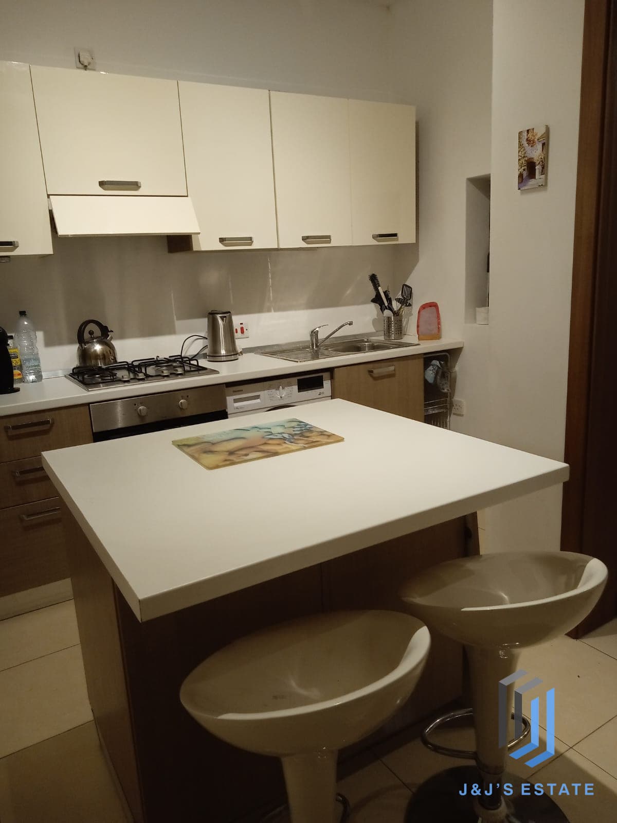 Fully furnished two‑bedroom penthouse with terrace in Msida · 2