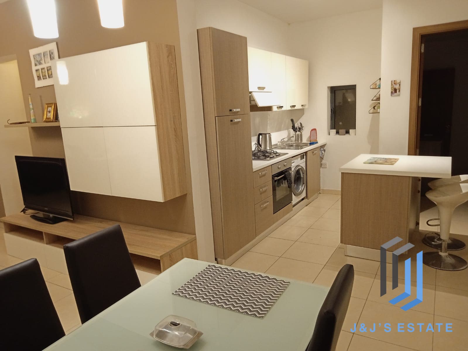 Fully furnished two‑bedroom penthouse with terrace in Msida · 5
