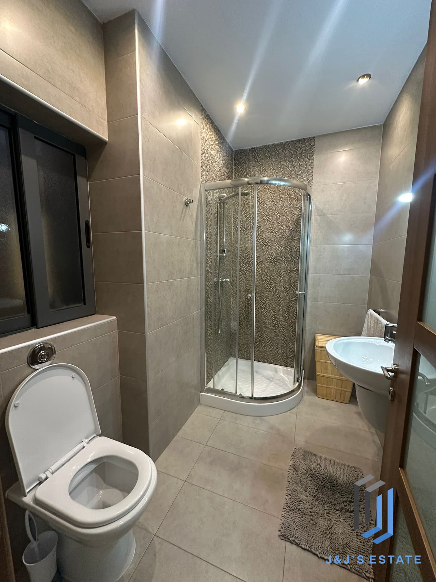 Fully furnished two‑bedroom penthouse with terrace in Msida · 12