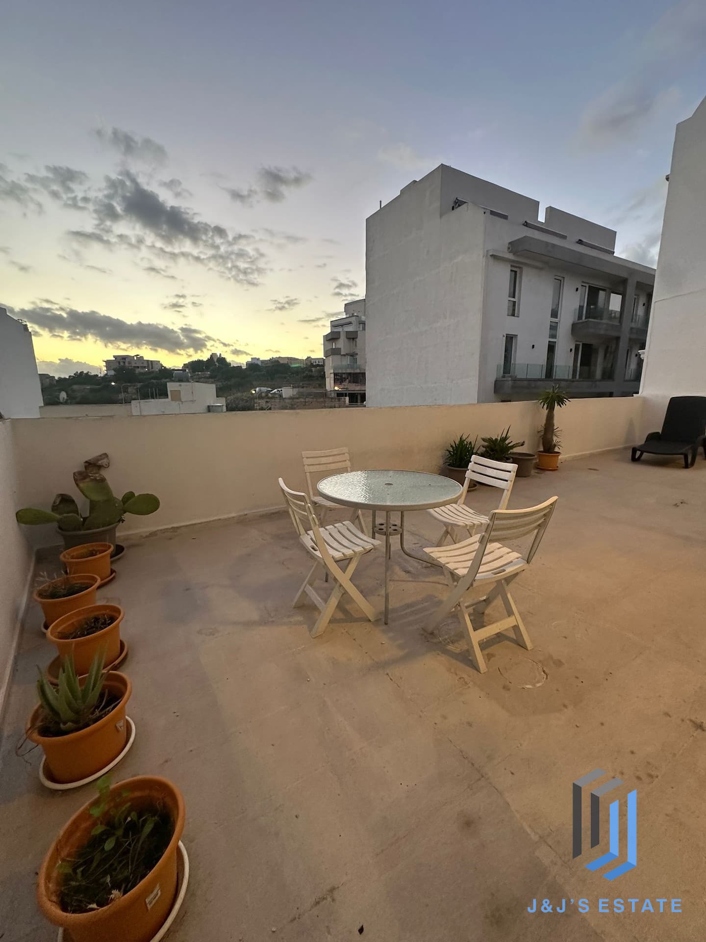 Fully furnished two‑bedroom penthouse with terrace in Msida · 14