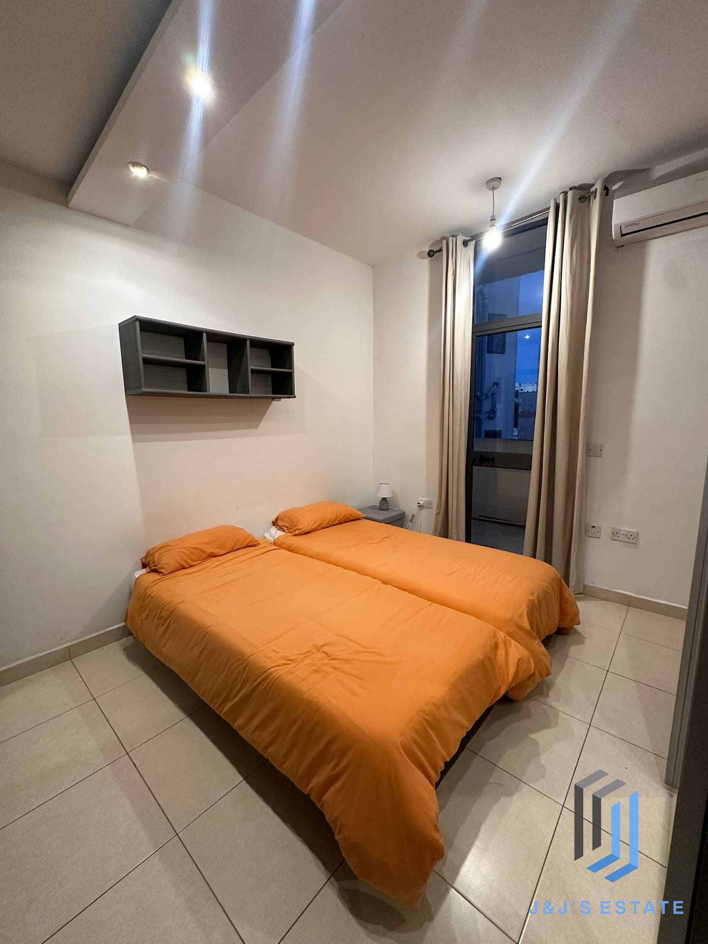 Fully furnished two‑bedroom penthouse with terrace in Msida · 16