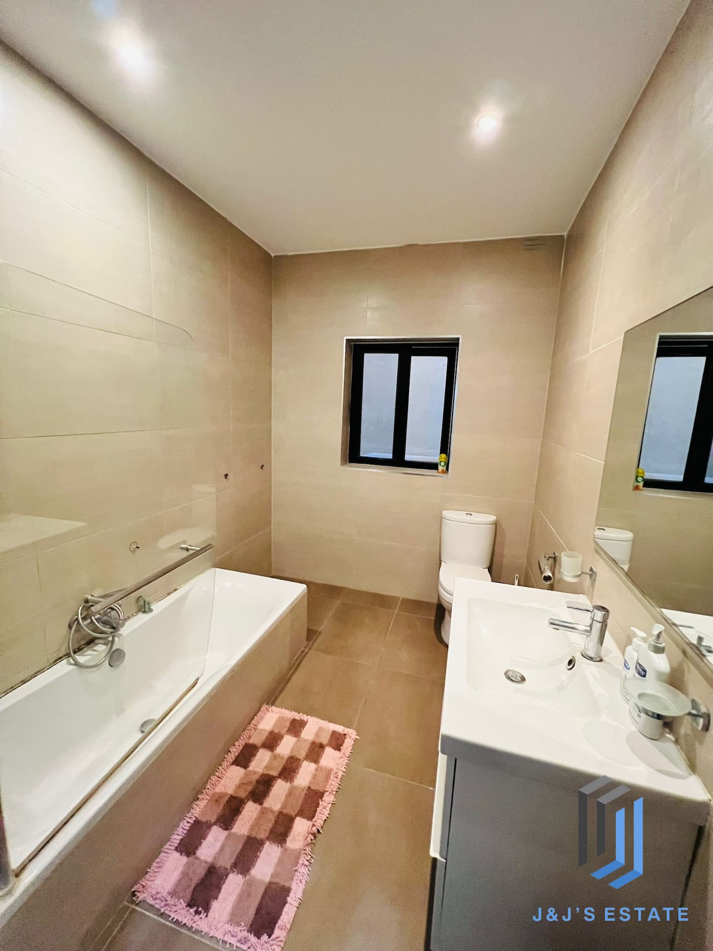 Fully Furnished Three Bedroom Apartment in Swieqi Central · 8