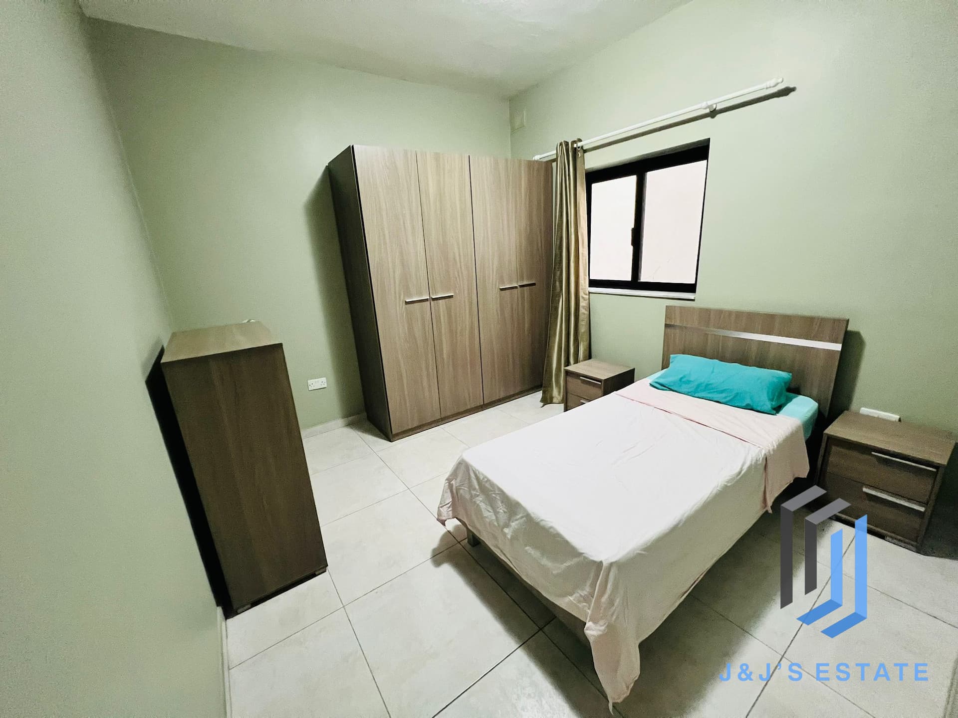 Fully Furnished Three Bedroom Apartment in Swieqi Central · 10