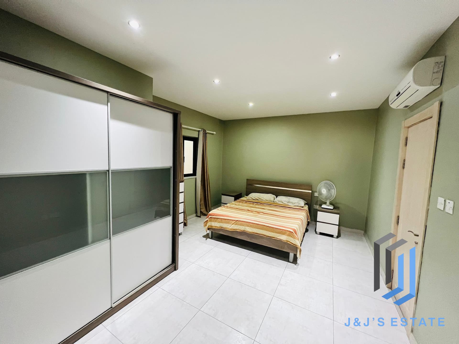 Fully Furnished Three Bedroom Apartment in Swieqi Central · 5