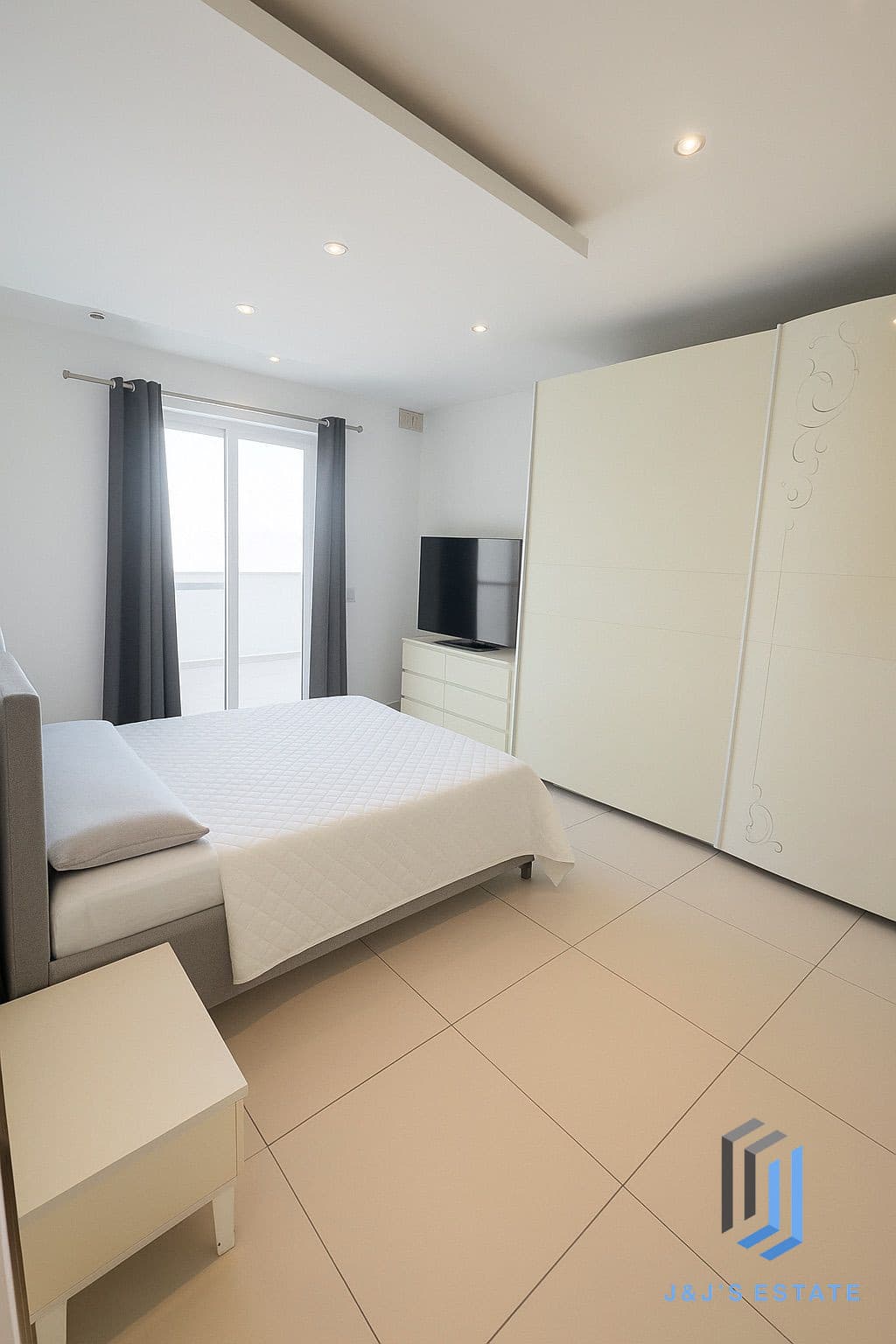 Modern Furnished Penthouse with in San Gwann · 2