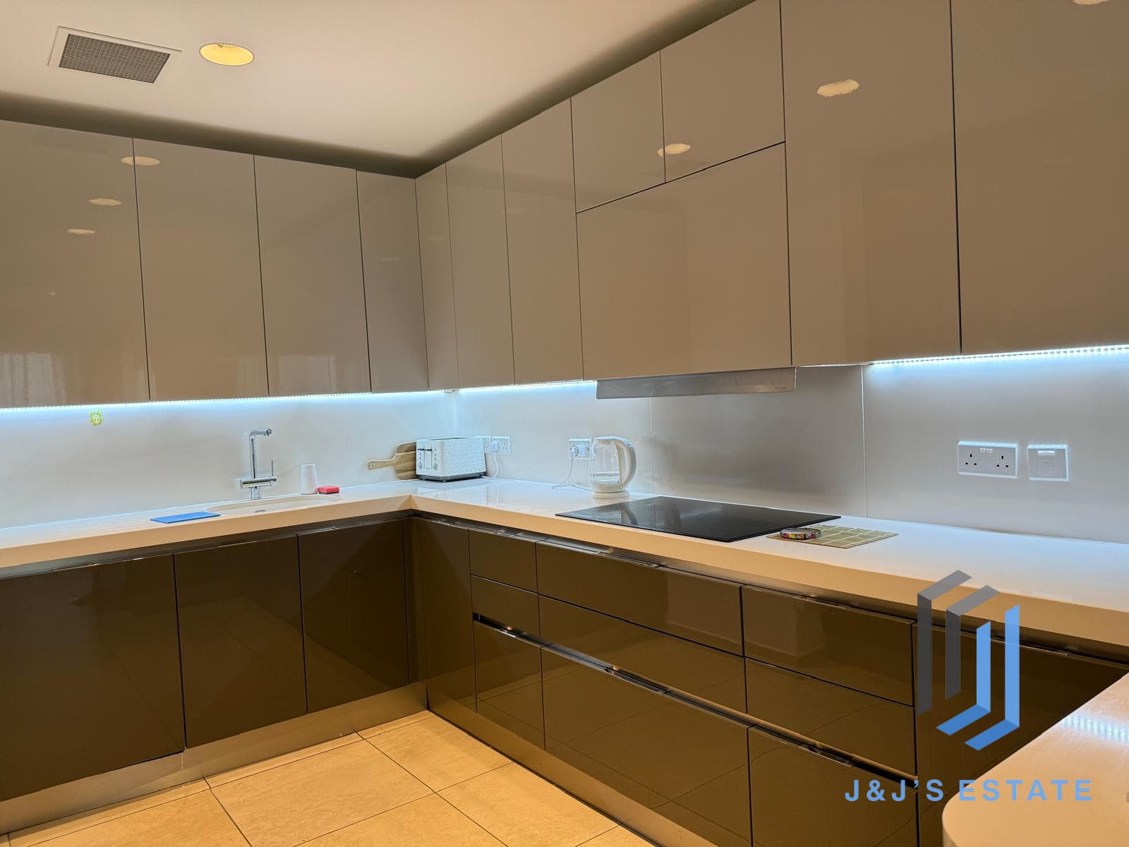 Spacious Furnished Sliema Apartment with Pool Access · 2