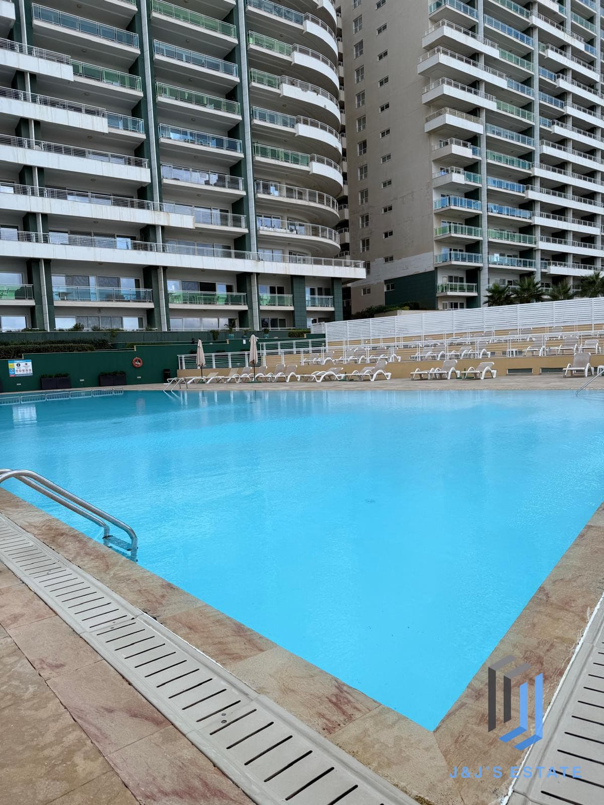 Spacious Furnished Sliema Apartment with Pool Access · 8