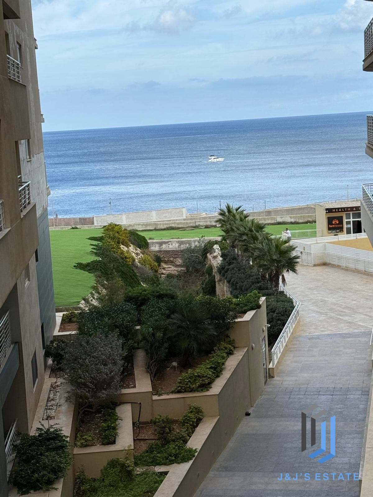 Spacious Furnished Sliema Apartment with Pool Access · 9