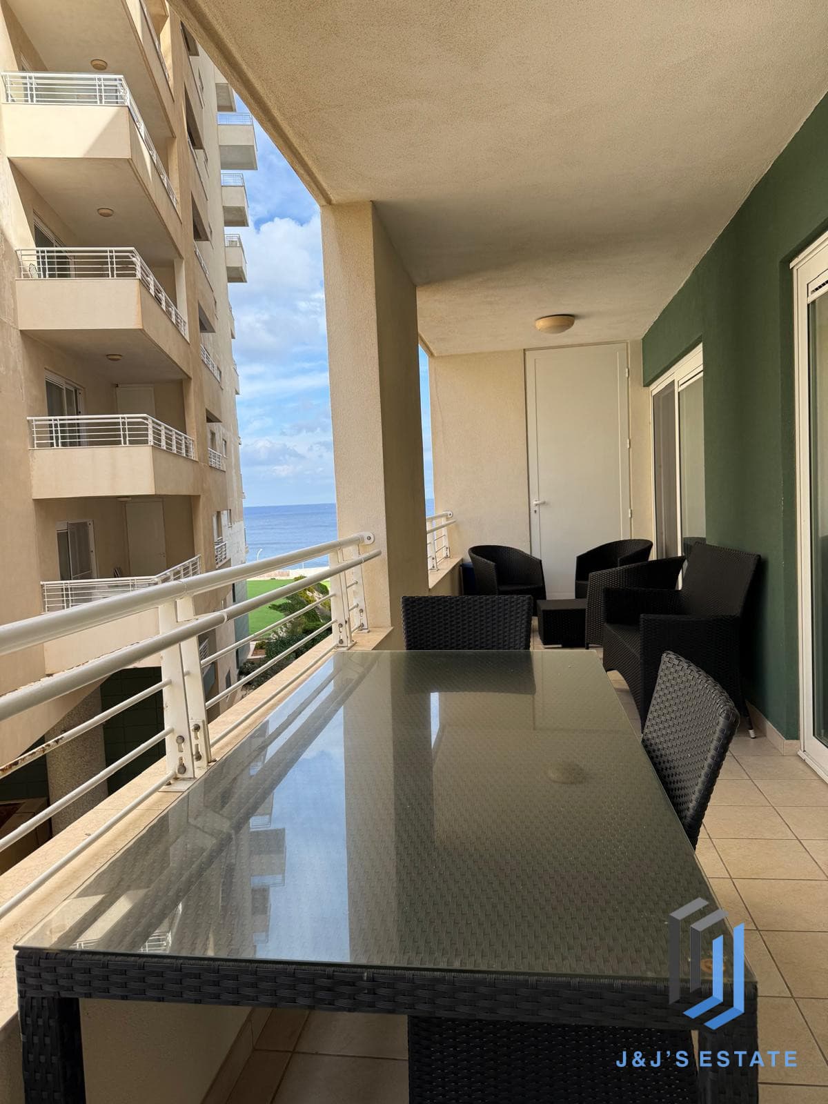 Spacious Furnished Sliema Apartment with Pool Access · 6