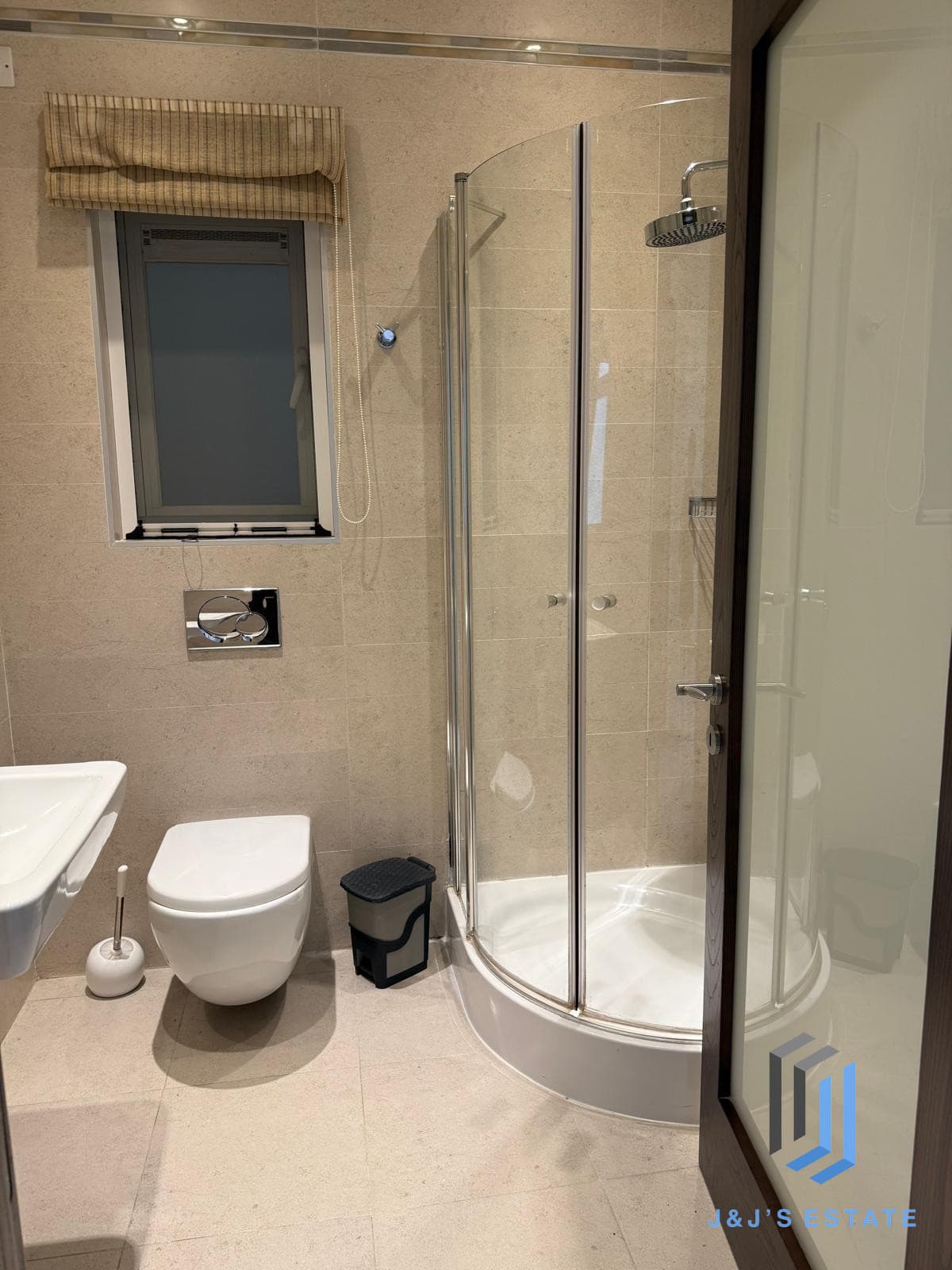 Spacious Furnished Sliema Apartment with Pool Access · 15