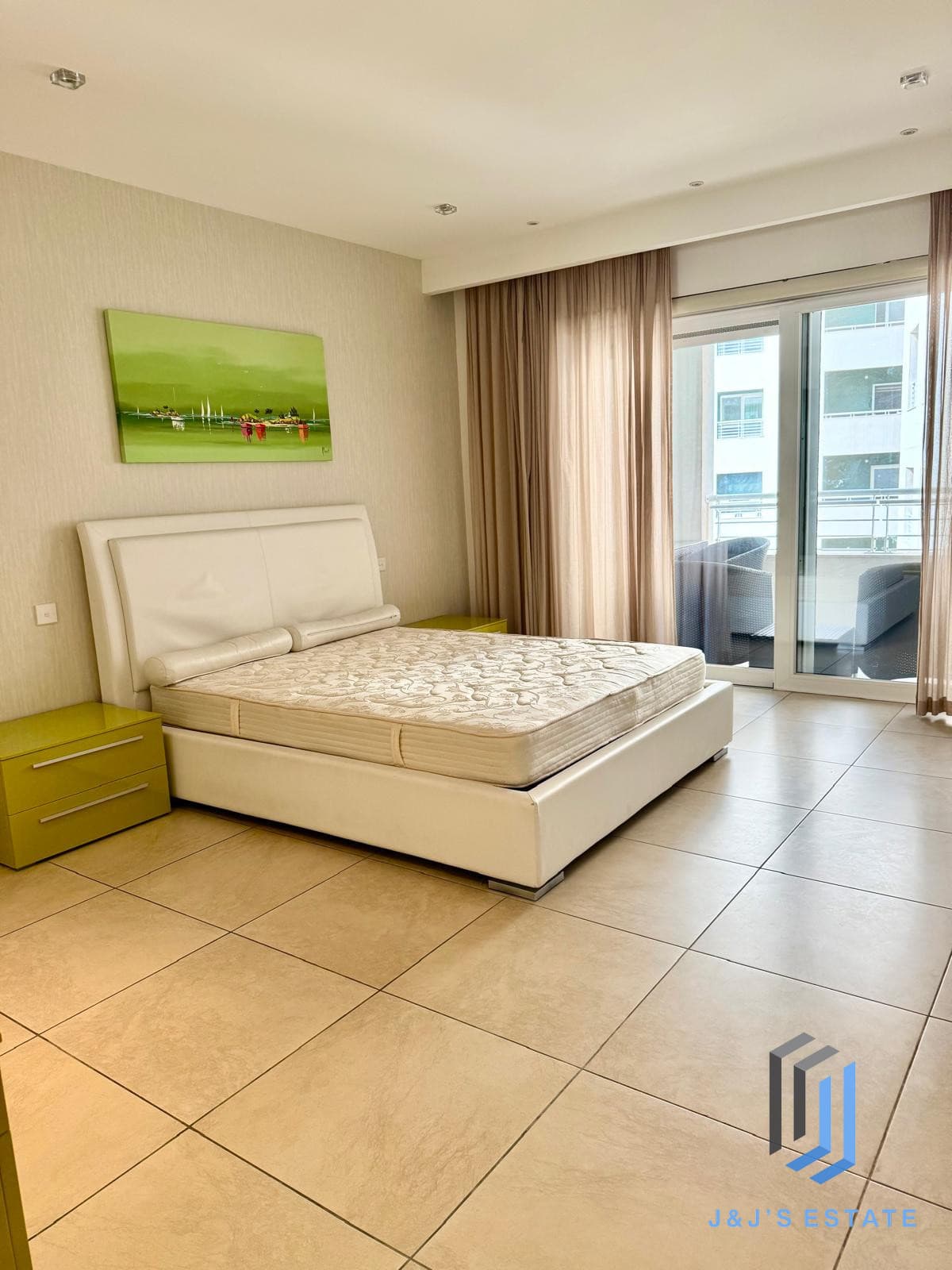 Spacious Furnished Sliema Apartment with Pool Access · 5