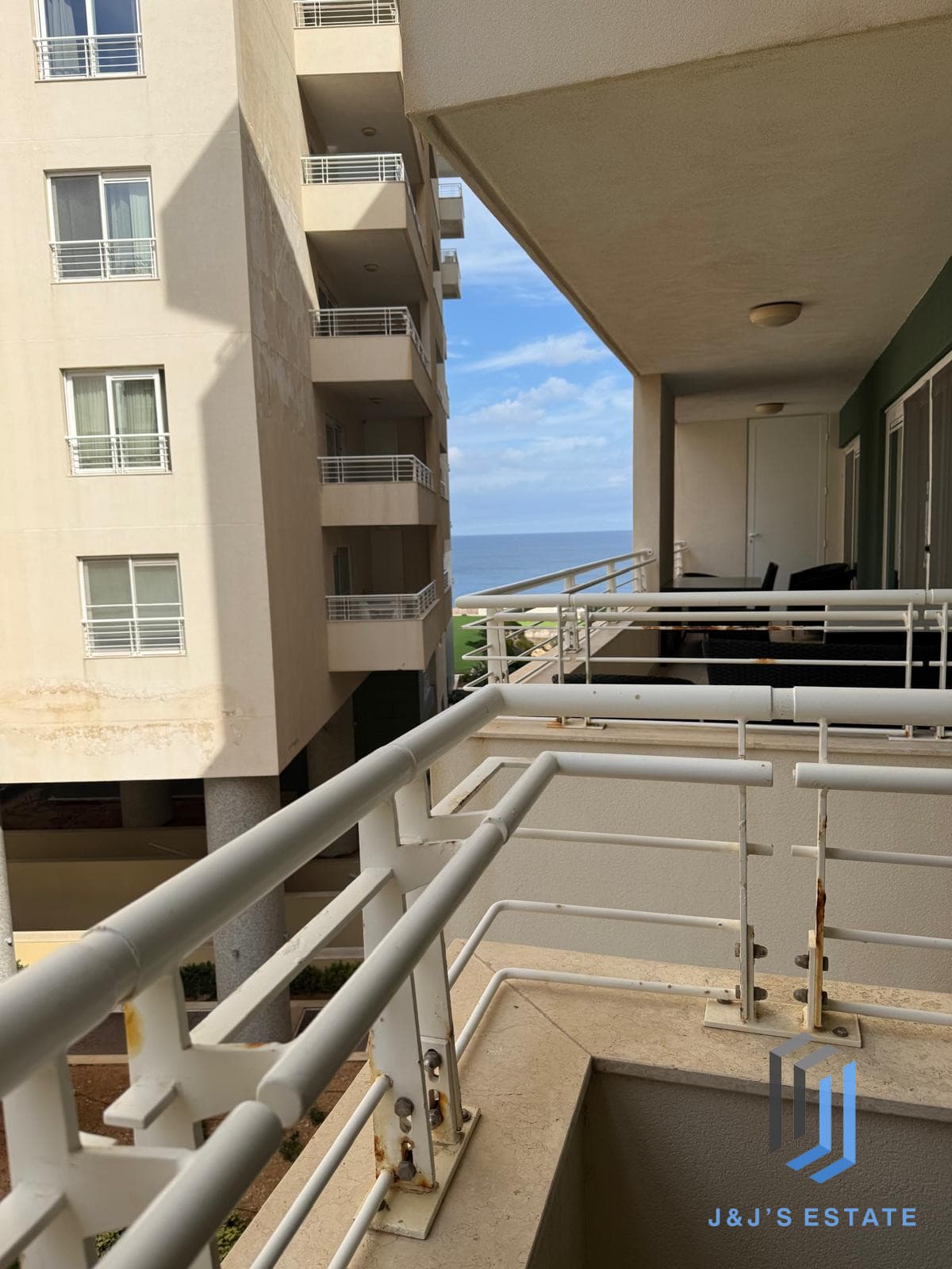 Spacious Furnished Sliema Apartment with Pool Access · 12
