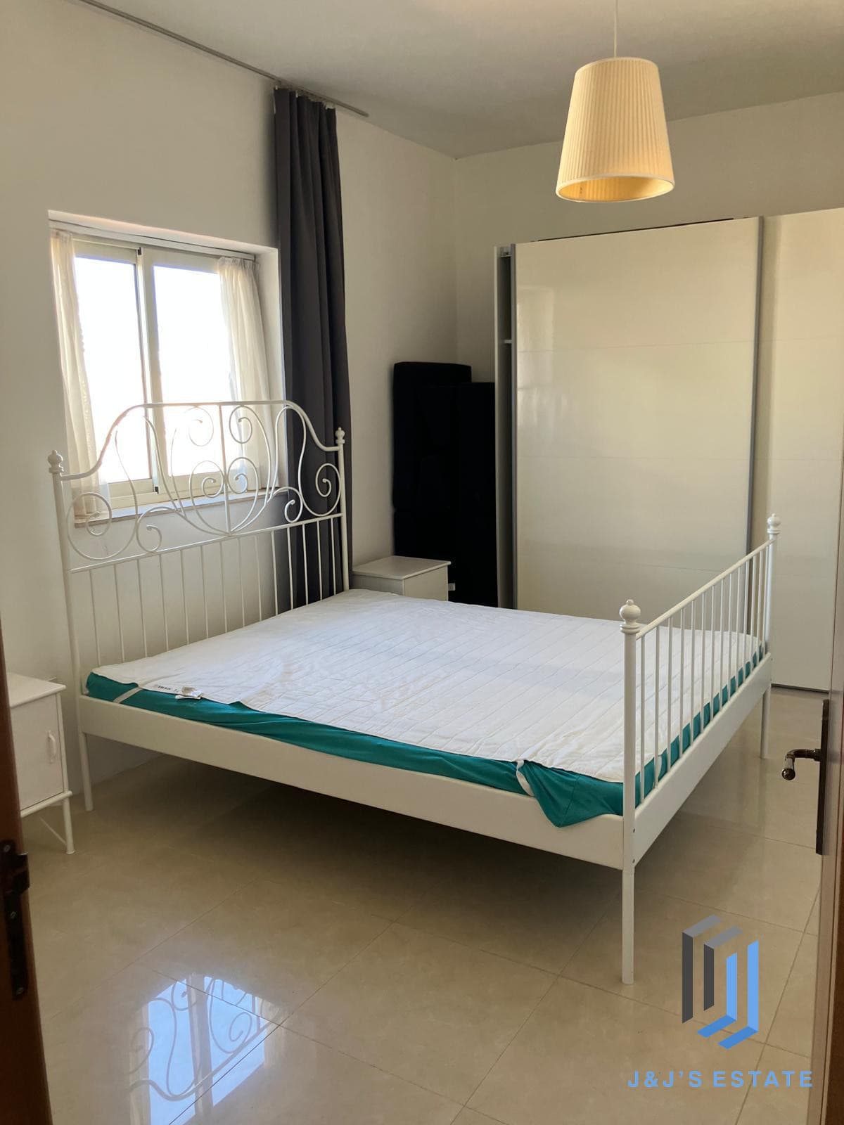 Fully furnished penthouse apartment in St Julians · 5