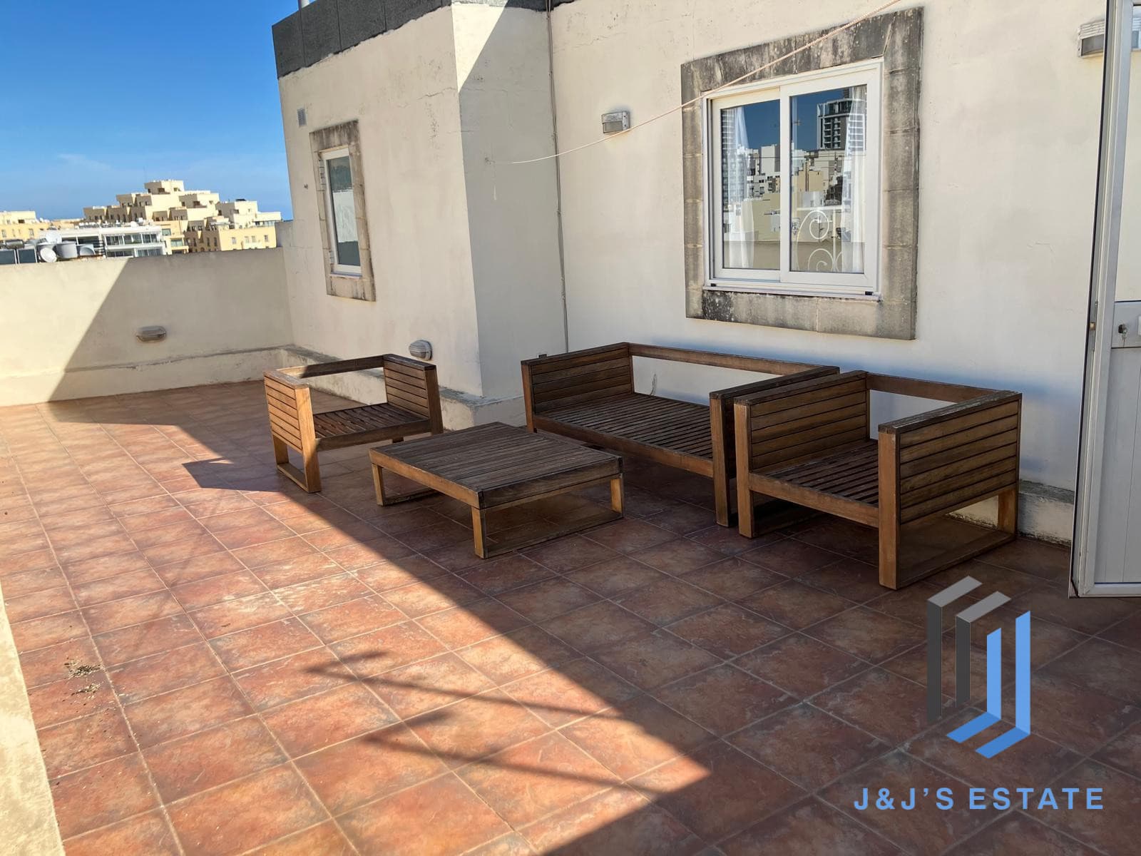 Fully furnished penthouse apartment in St Julians · 3