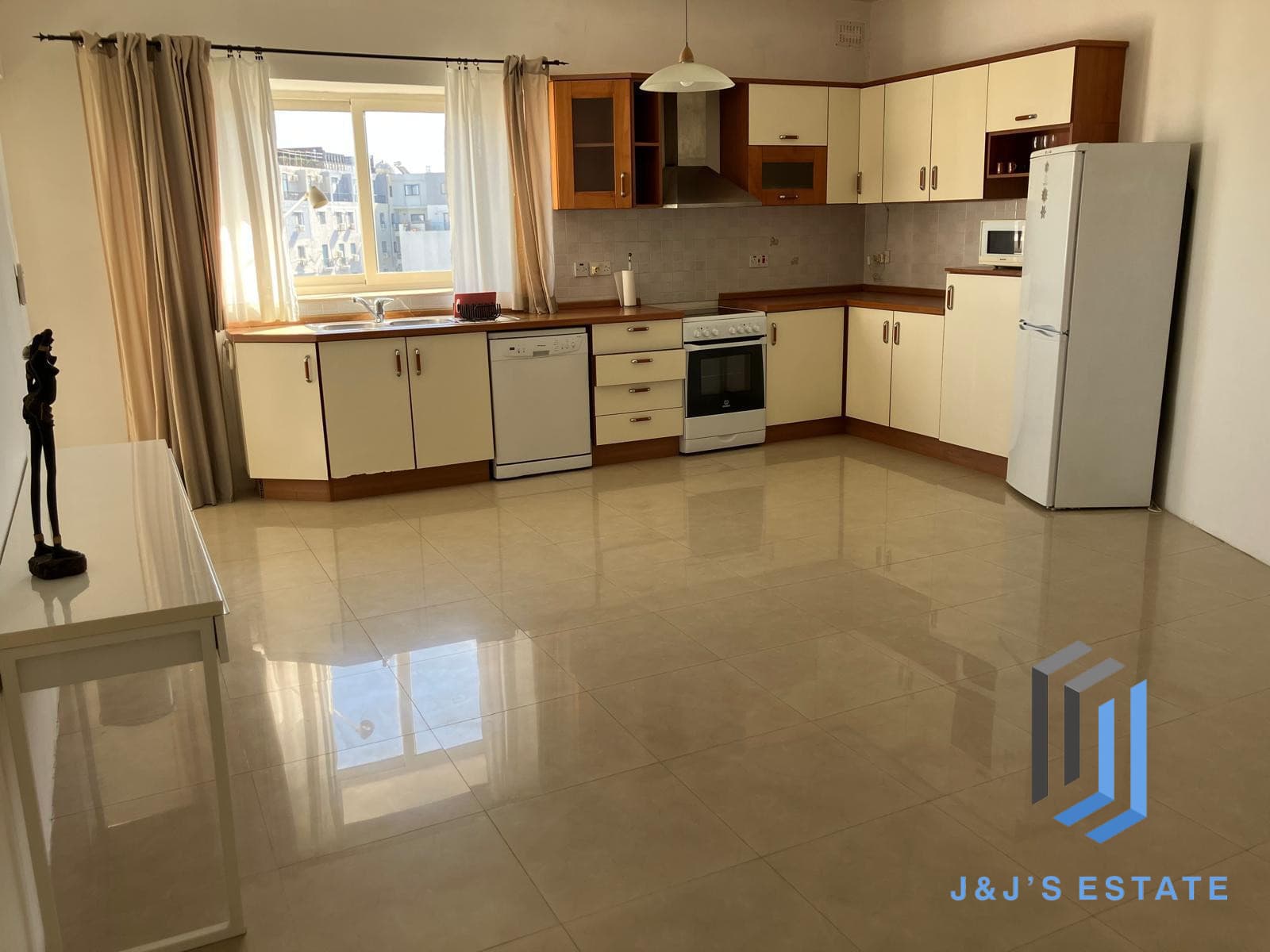 Fully furnished penthouse apartment in St Julians · 7