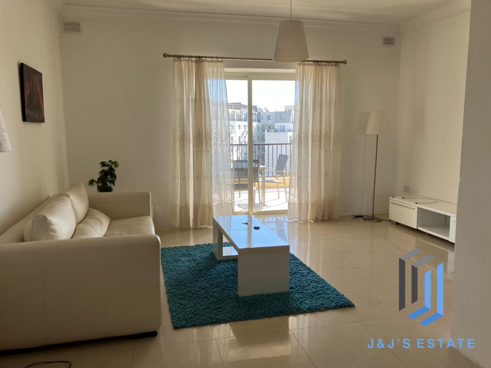 Fully furnished penthouse apartment in St Julians · 9