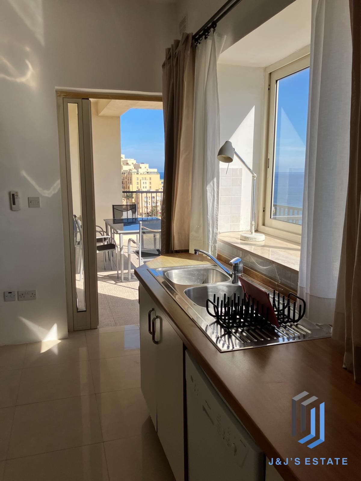 Fully furnished penthouse apartment in St Julians · 2