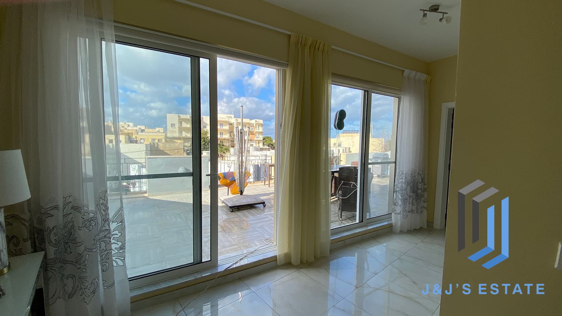 Modern Penthouse With Pool in Lively St Julians · 7