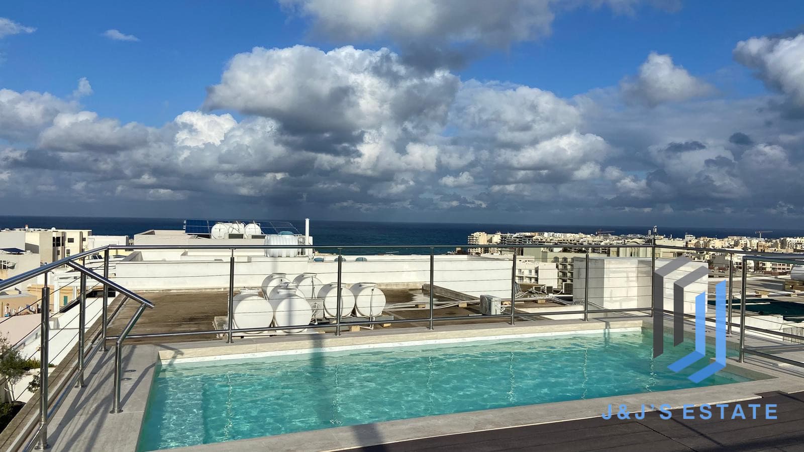 Modern Penthouse With Pool in Lively St Julians · 5