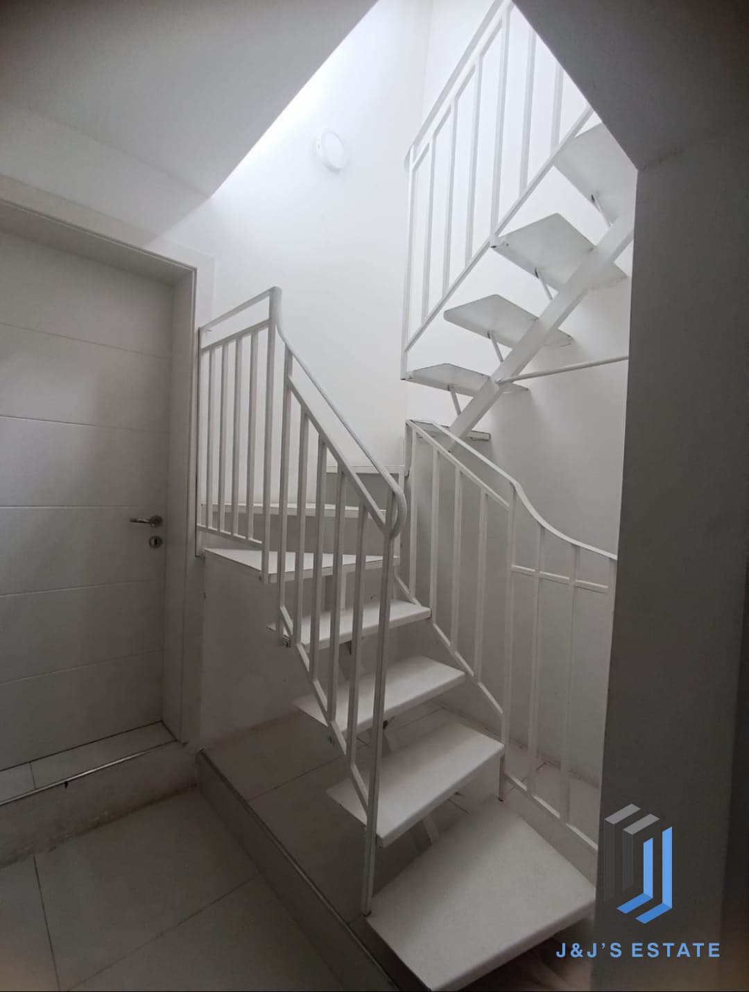Fully Furnished Duplex with 2 Bedrooms in Zebbug · 5
