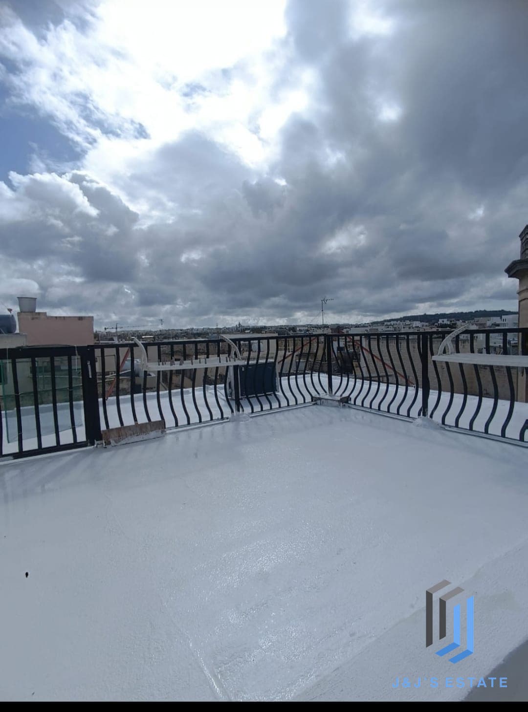 Fully Furnished Duplex with 2 Bedrooms in Zebbug · 8