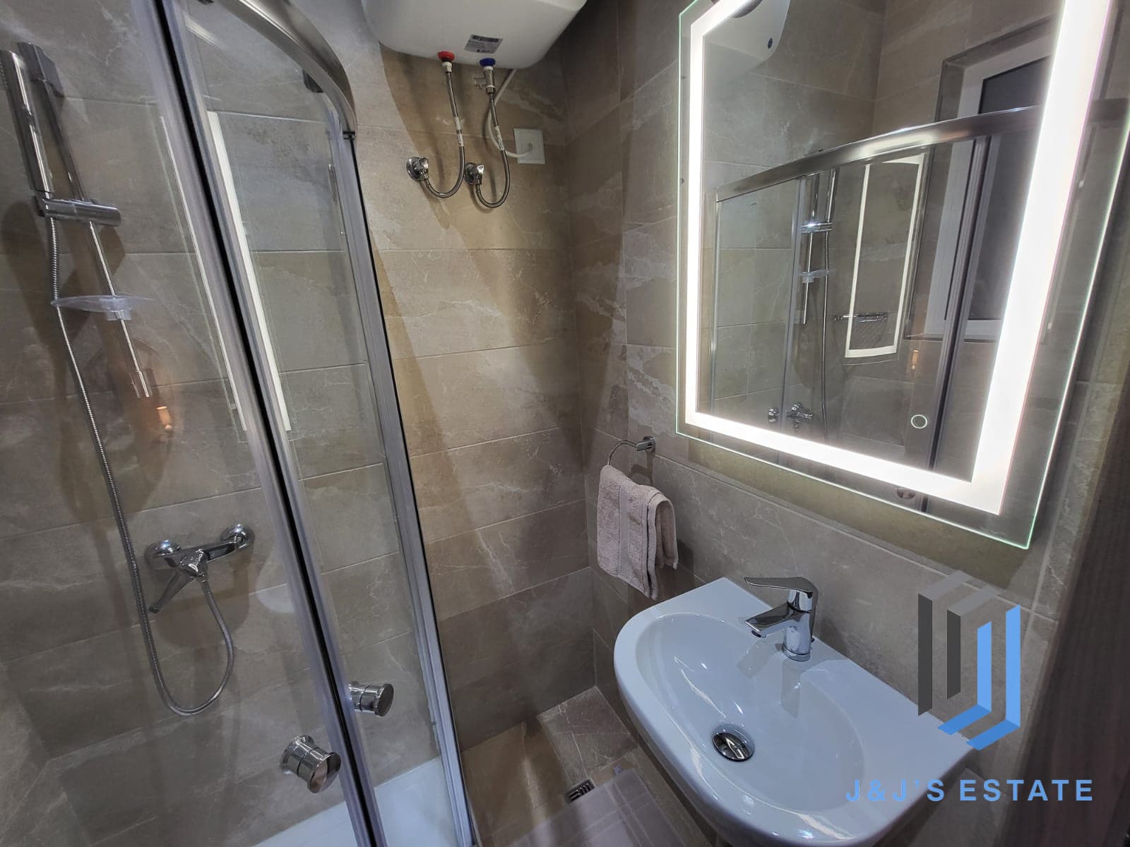Fully furnished three-bedroom apartment in Zebbug · 8